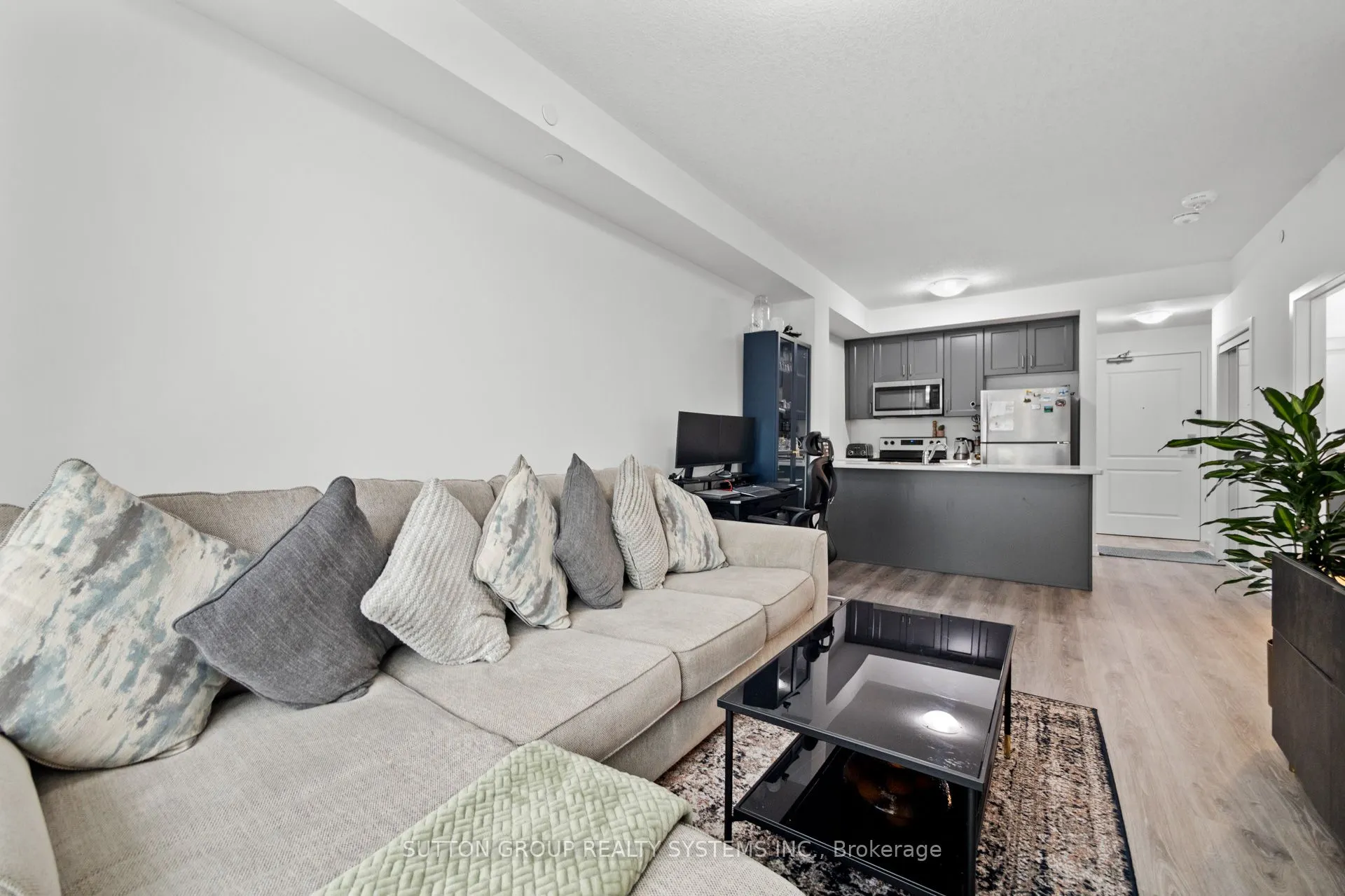 460 Dundas Street E, #231