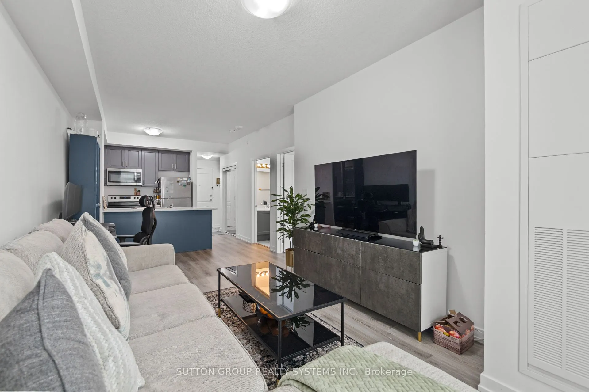 460 Dundas Street E, #231