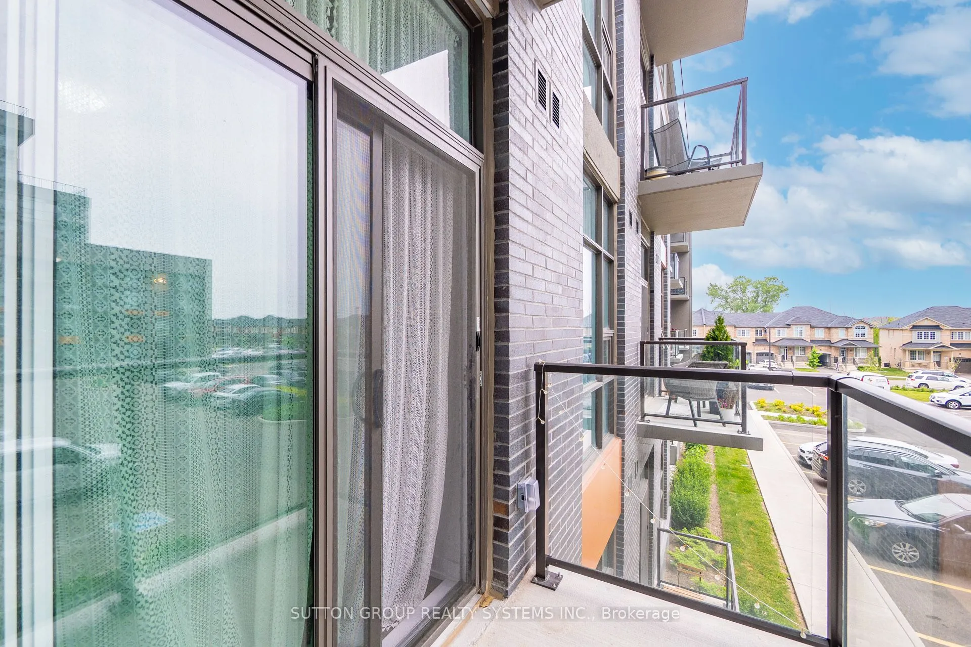 460 Dundas Street E, #231