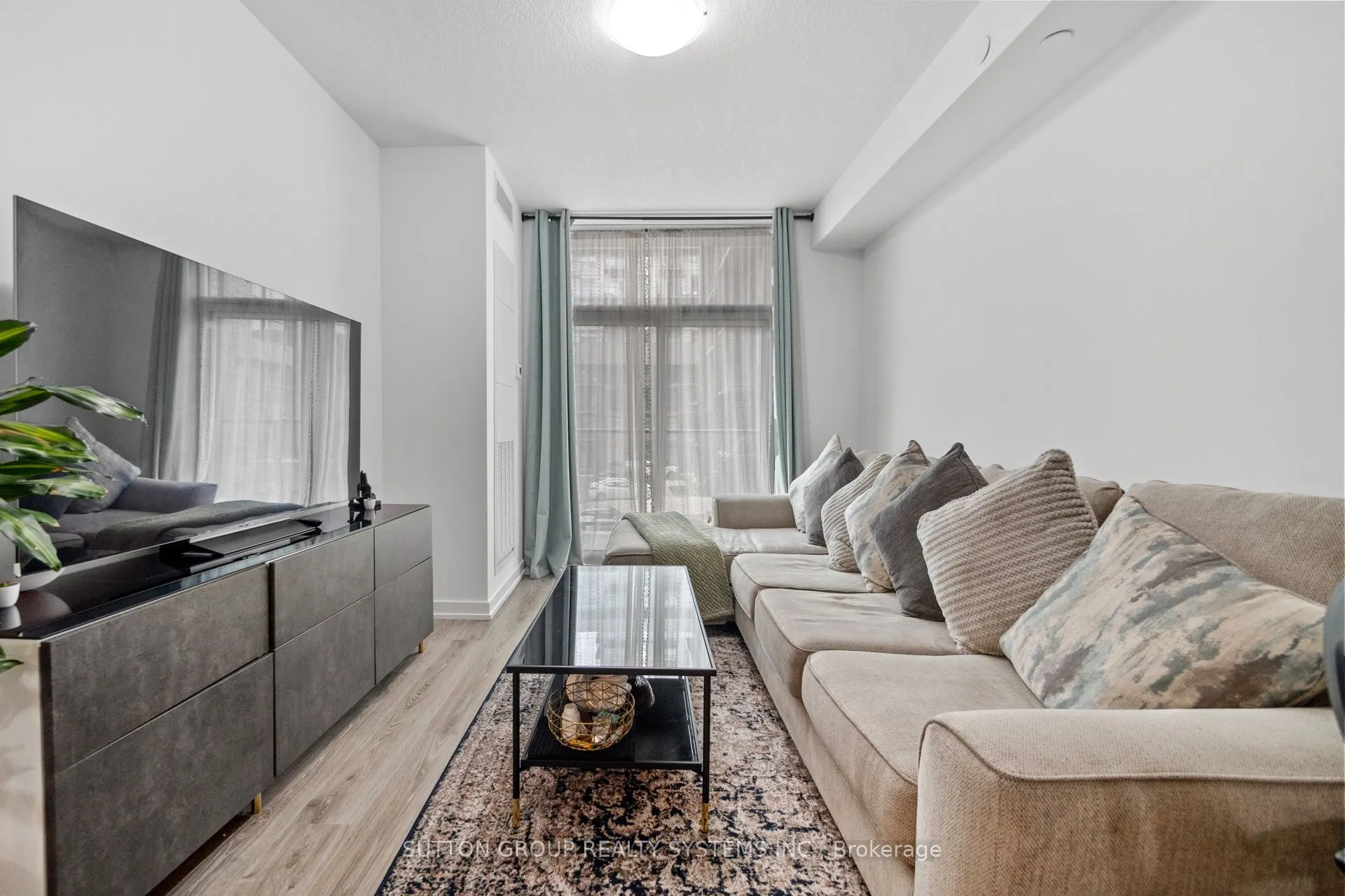 460 Dundas Street E, #231