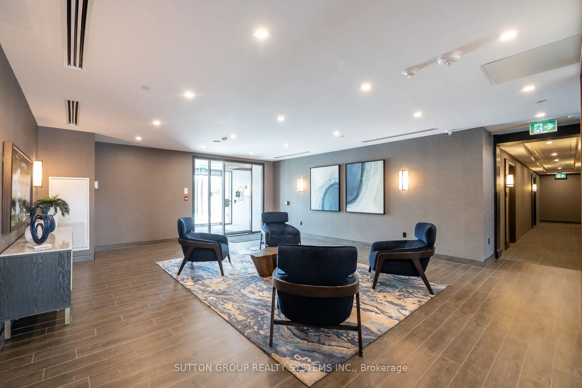 460 Dundas Street E, #231