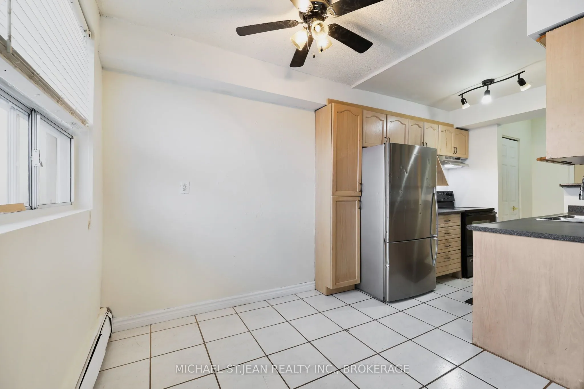 851 Queenston Road, #802