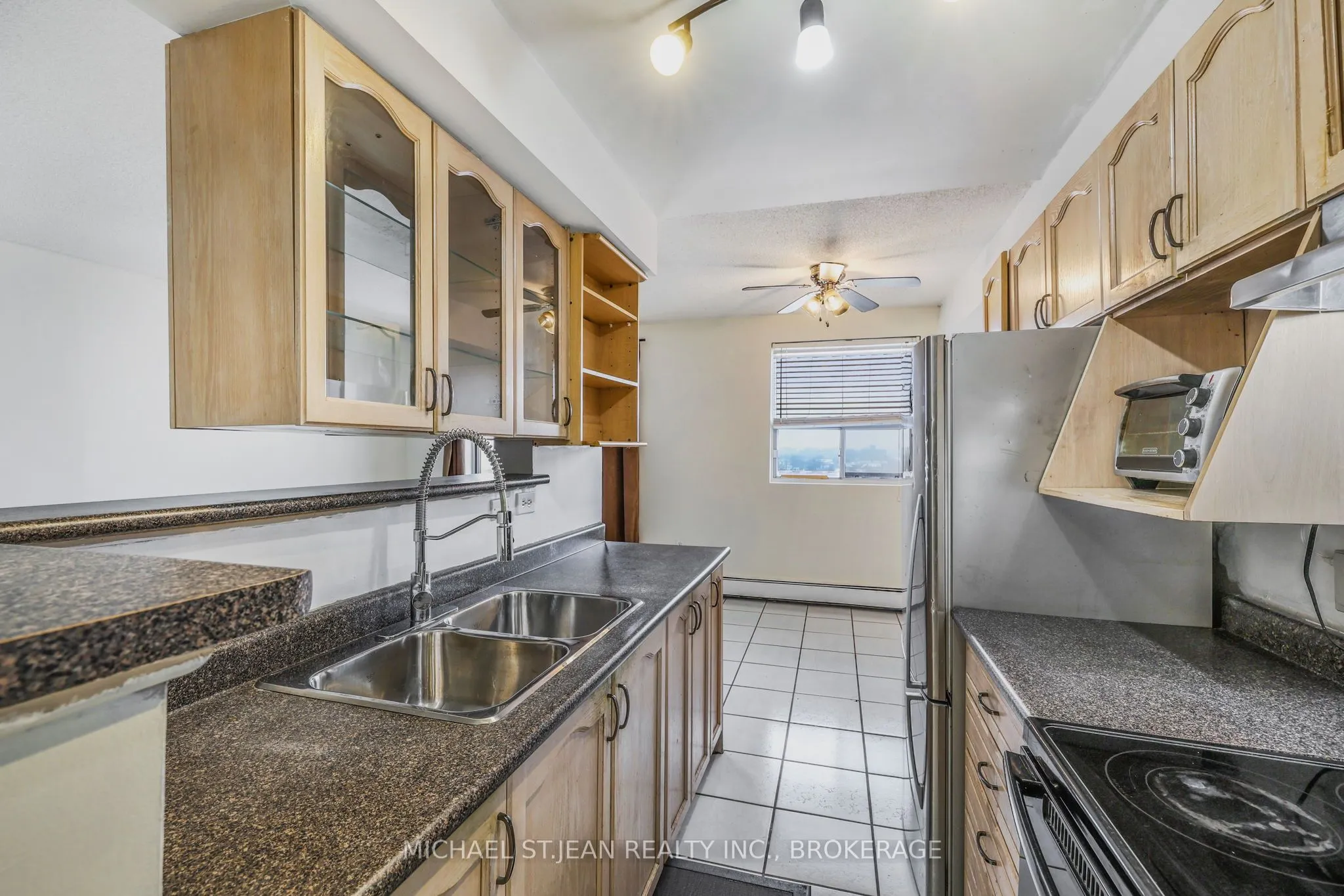 851 Queenston Road, #802