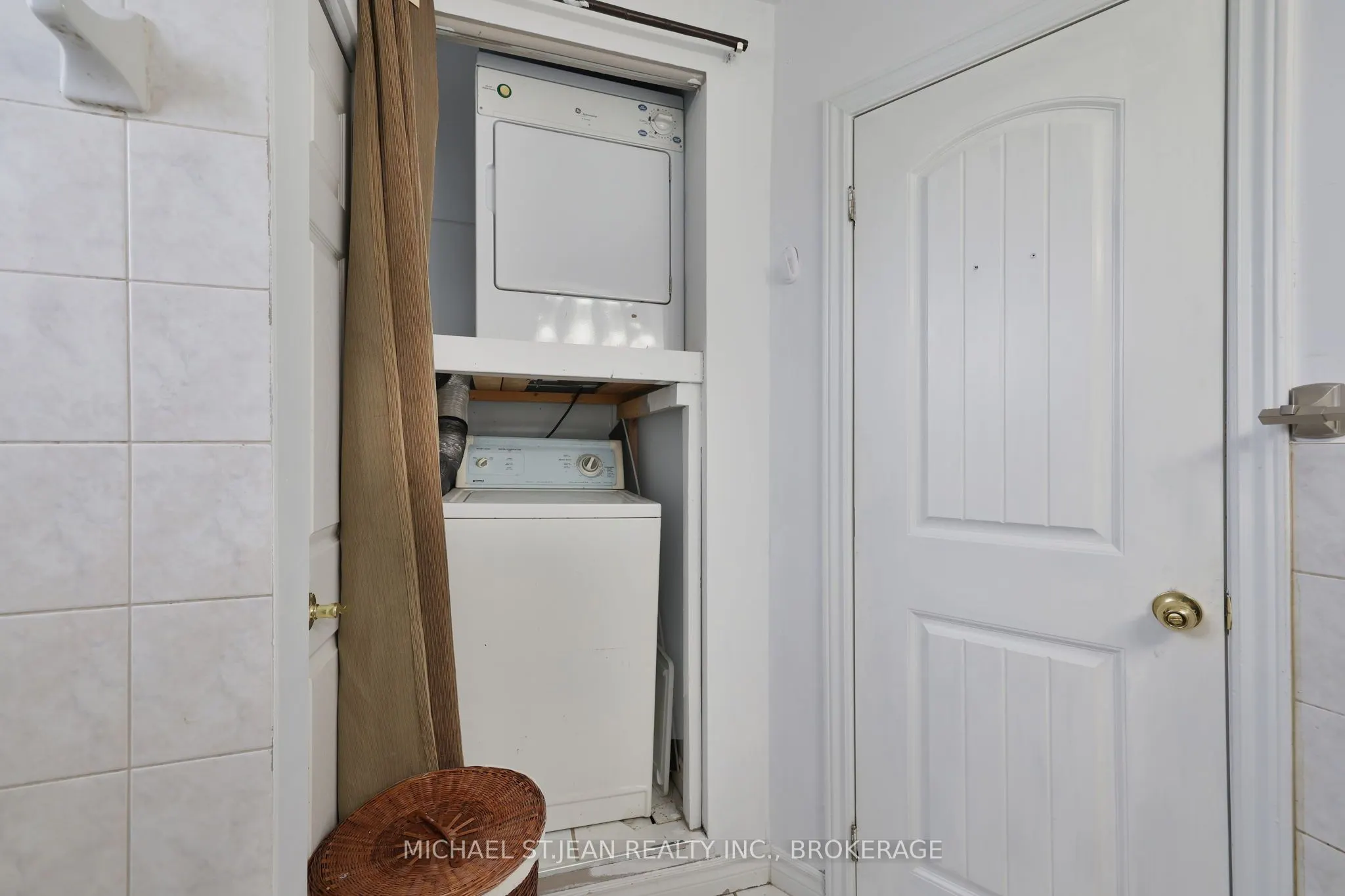 851 Queenston Road, #802