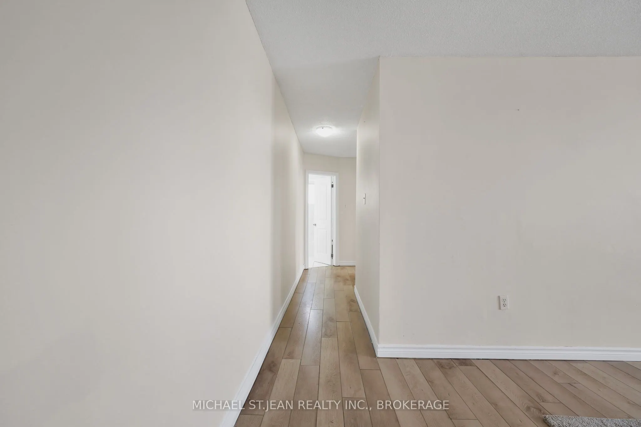 851 Queenston Road, #802
