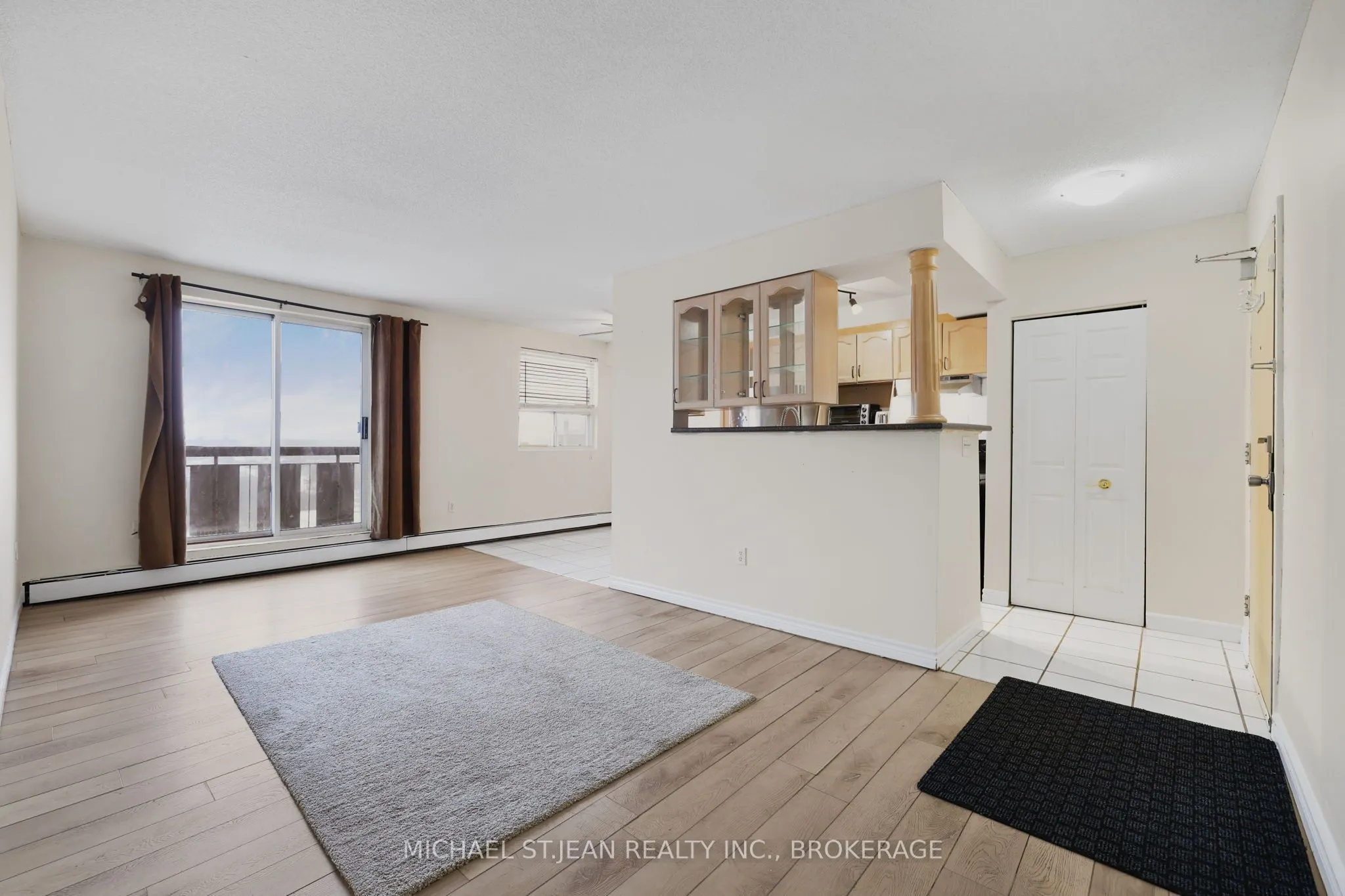 851 Queenston Road, #802