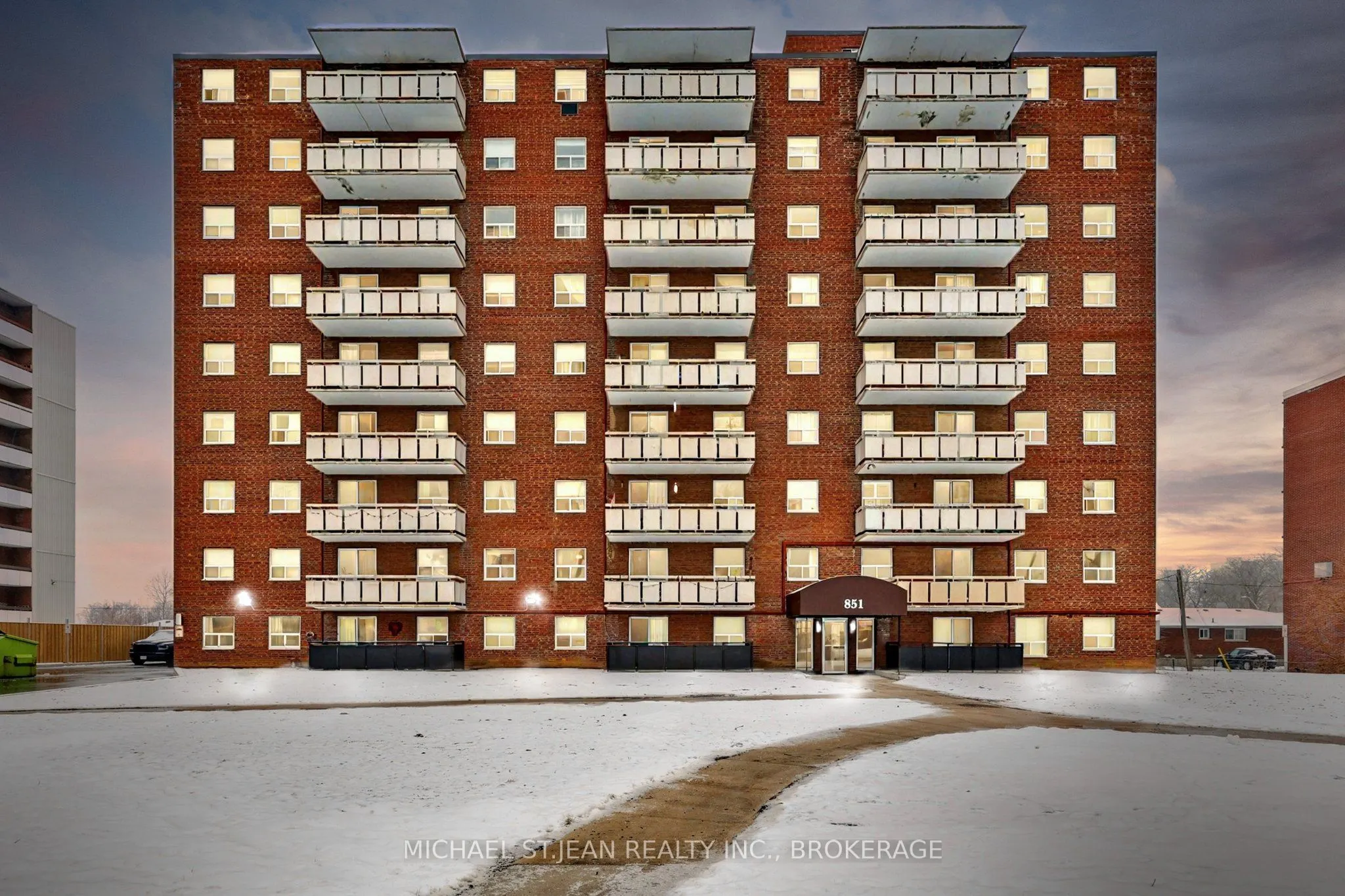 851 Queenston Road, #802