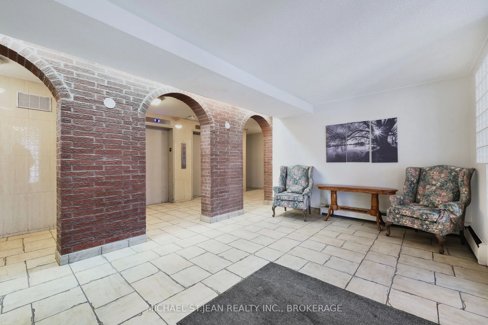 851 Queenston Road, #802