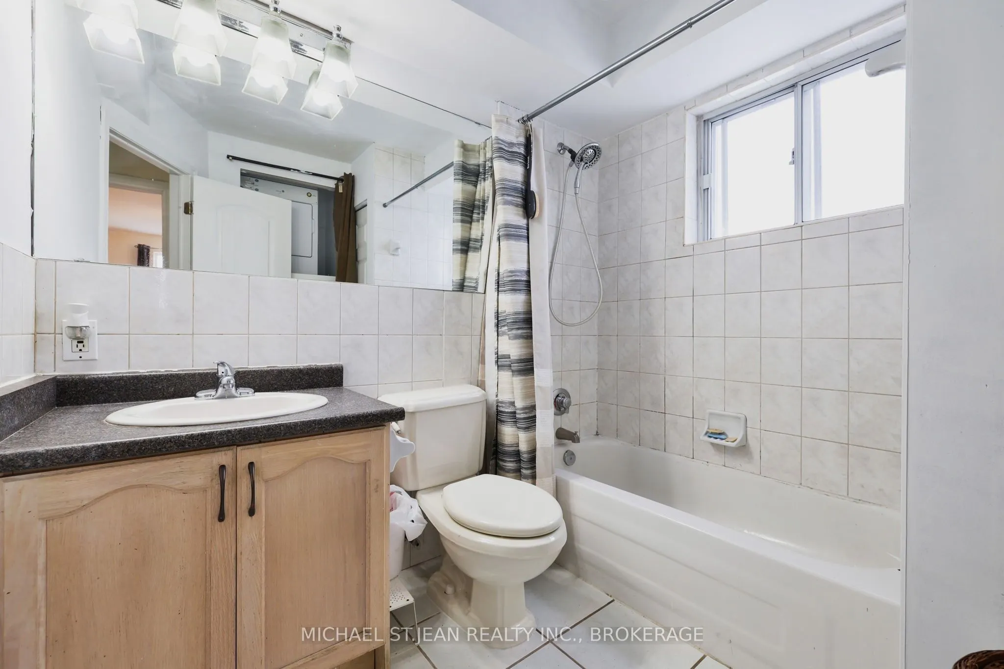 851 Queenston Road, #802