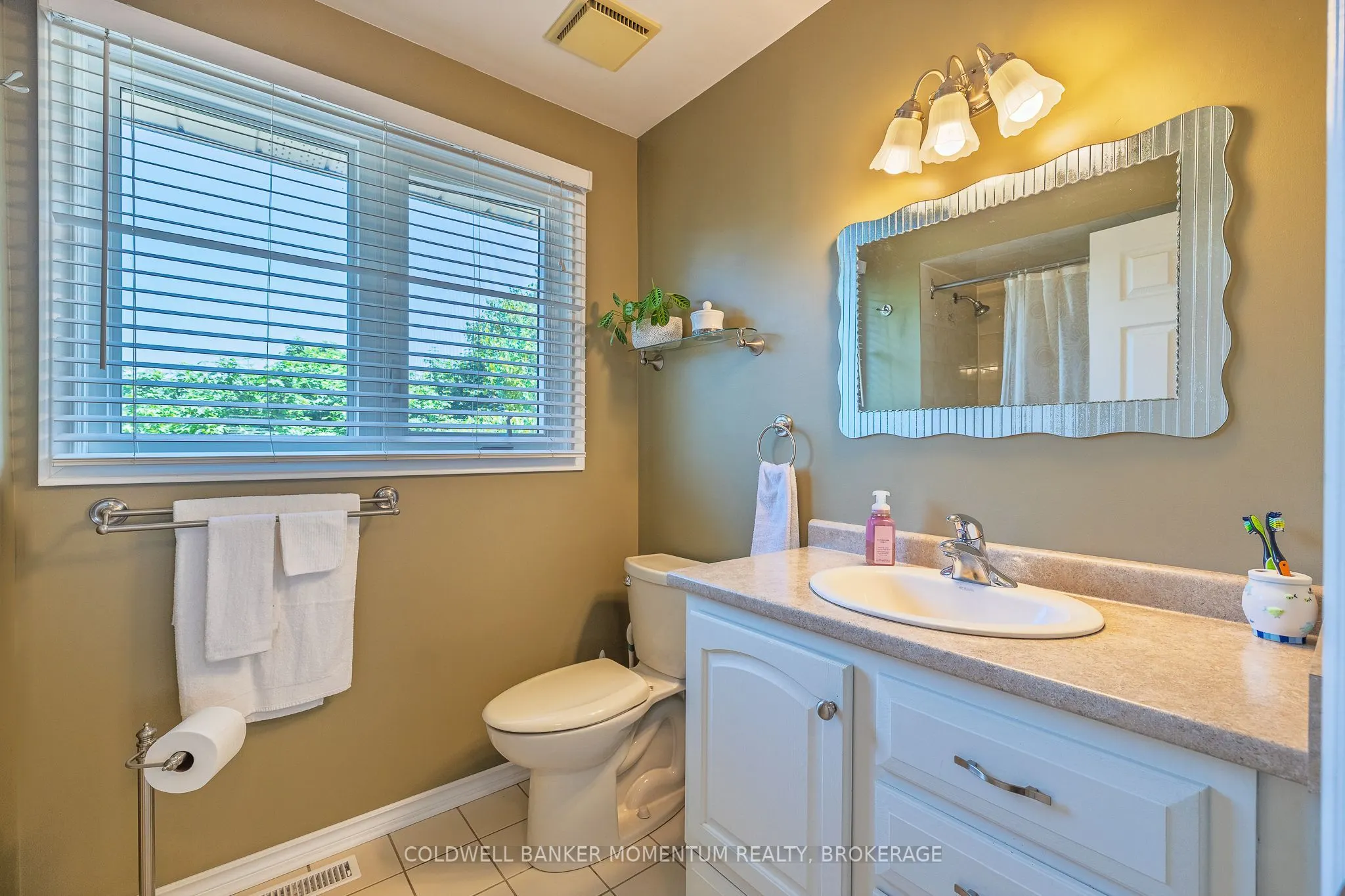 4544 IVY GARDENS Crescent