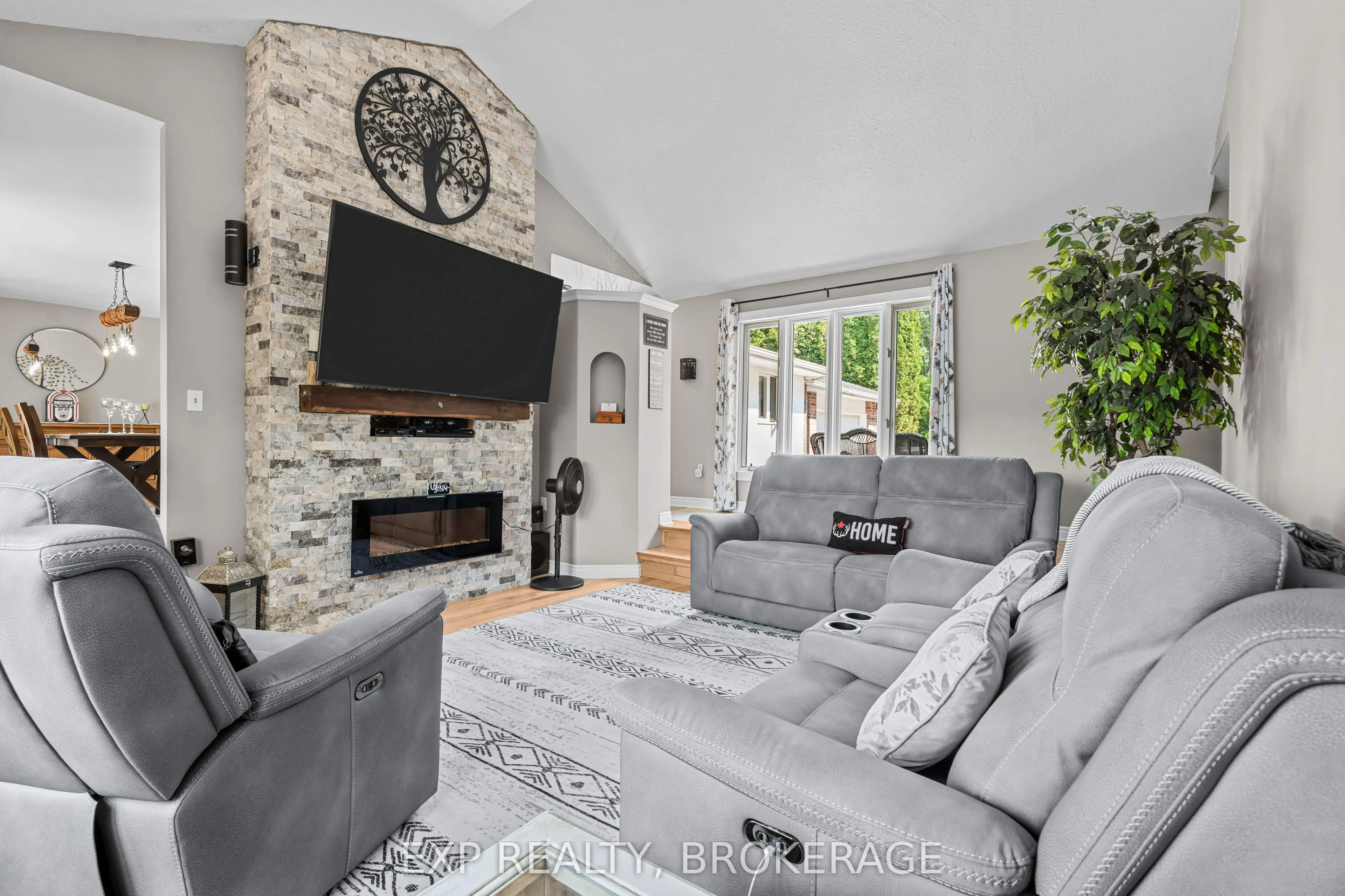 5525 RIDEAU Road