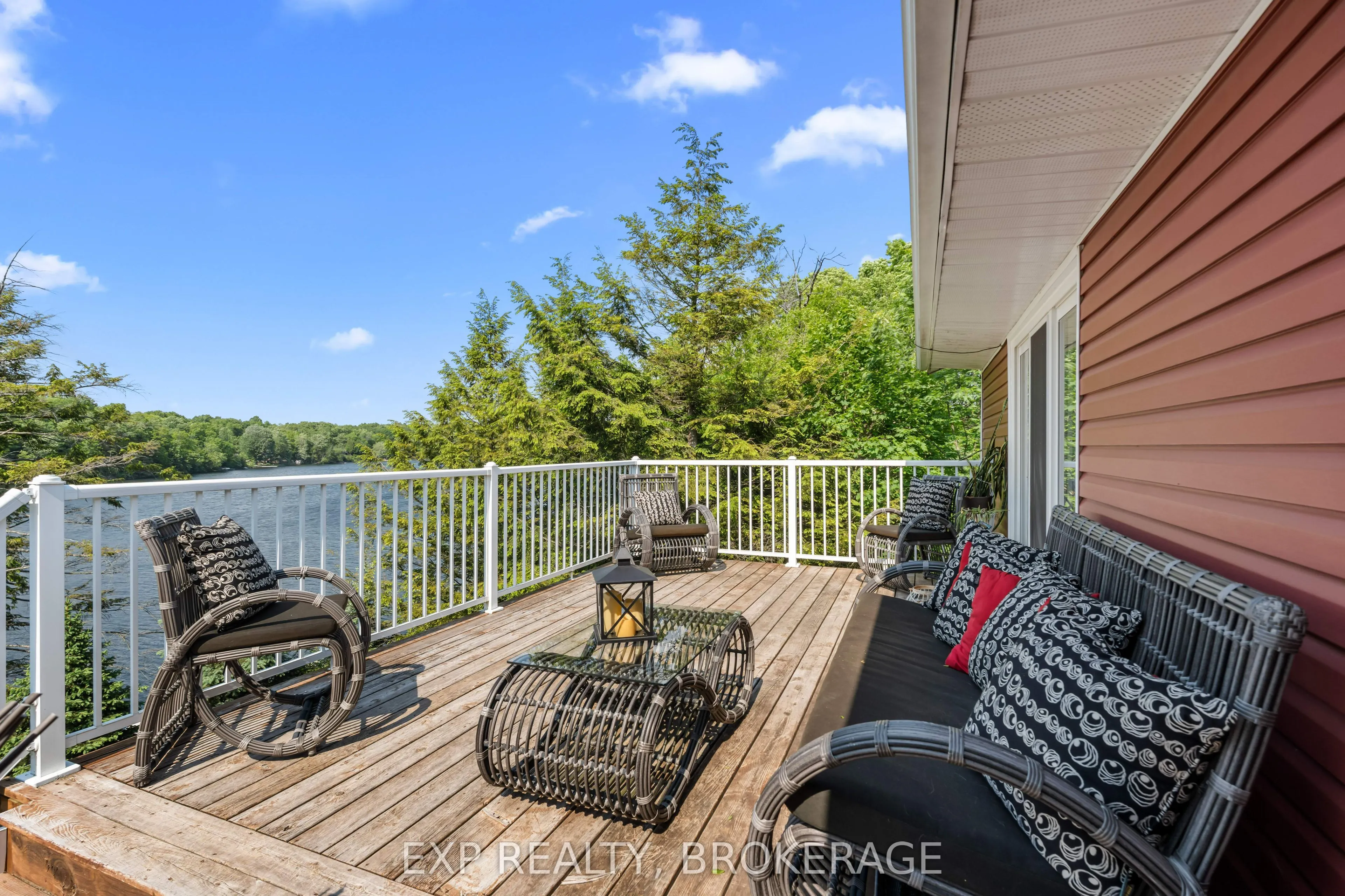 5525 RIDEAU Road