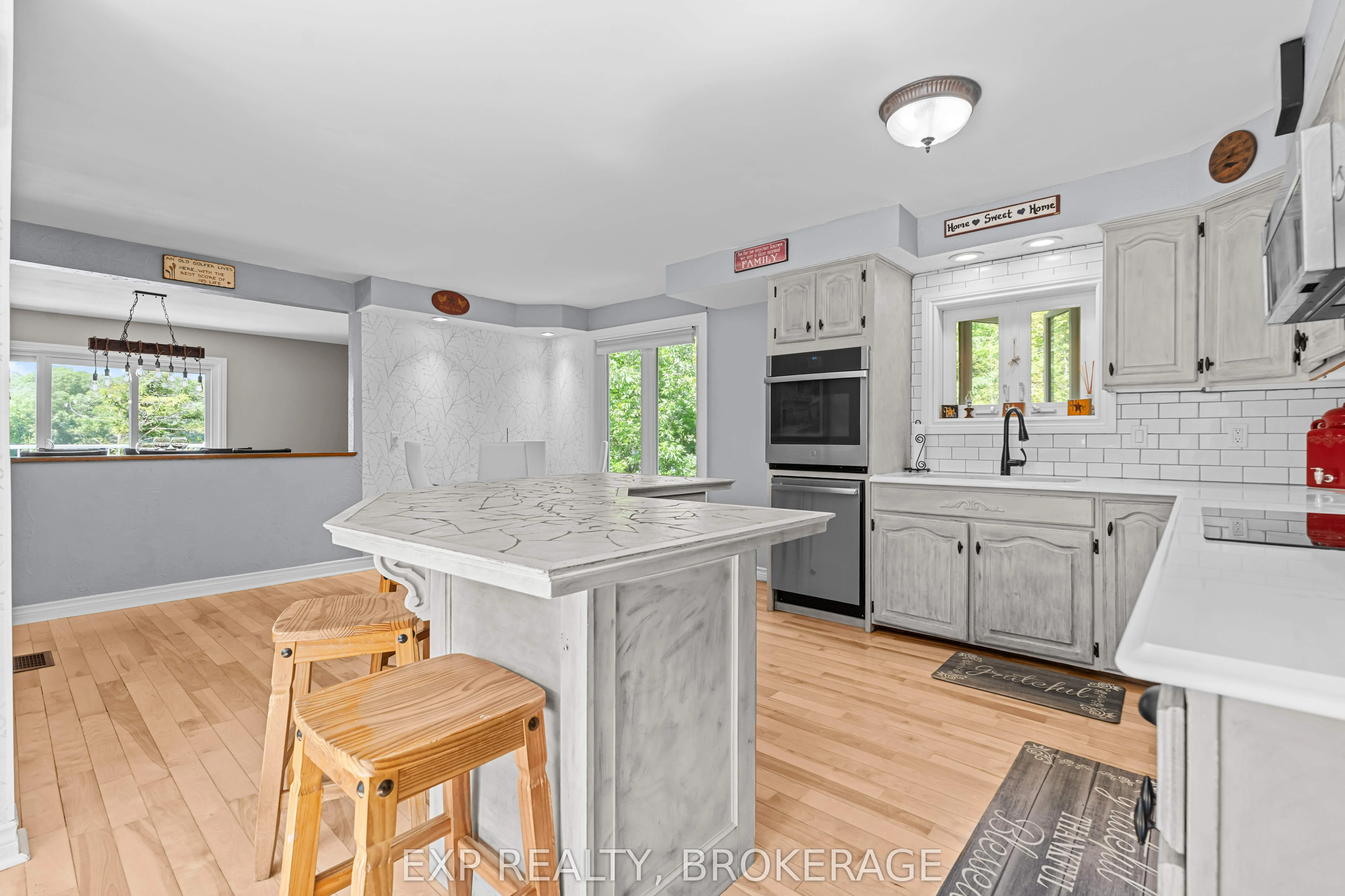 5525 RIDEAU Road