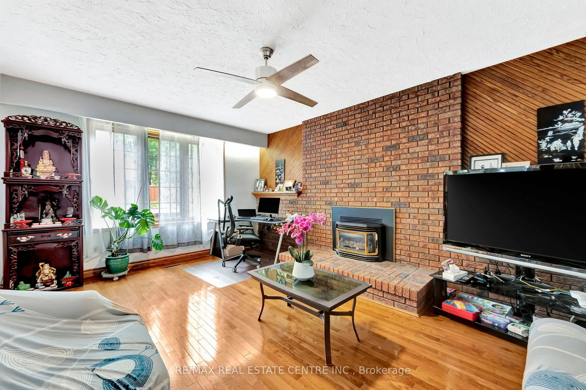 145 ALBERT Street E