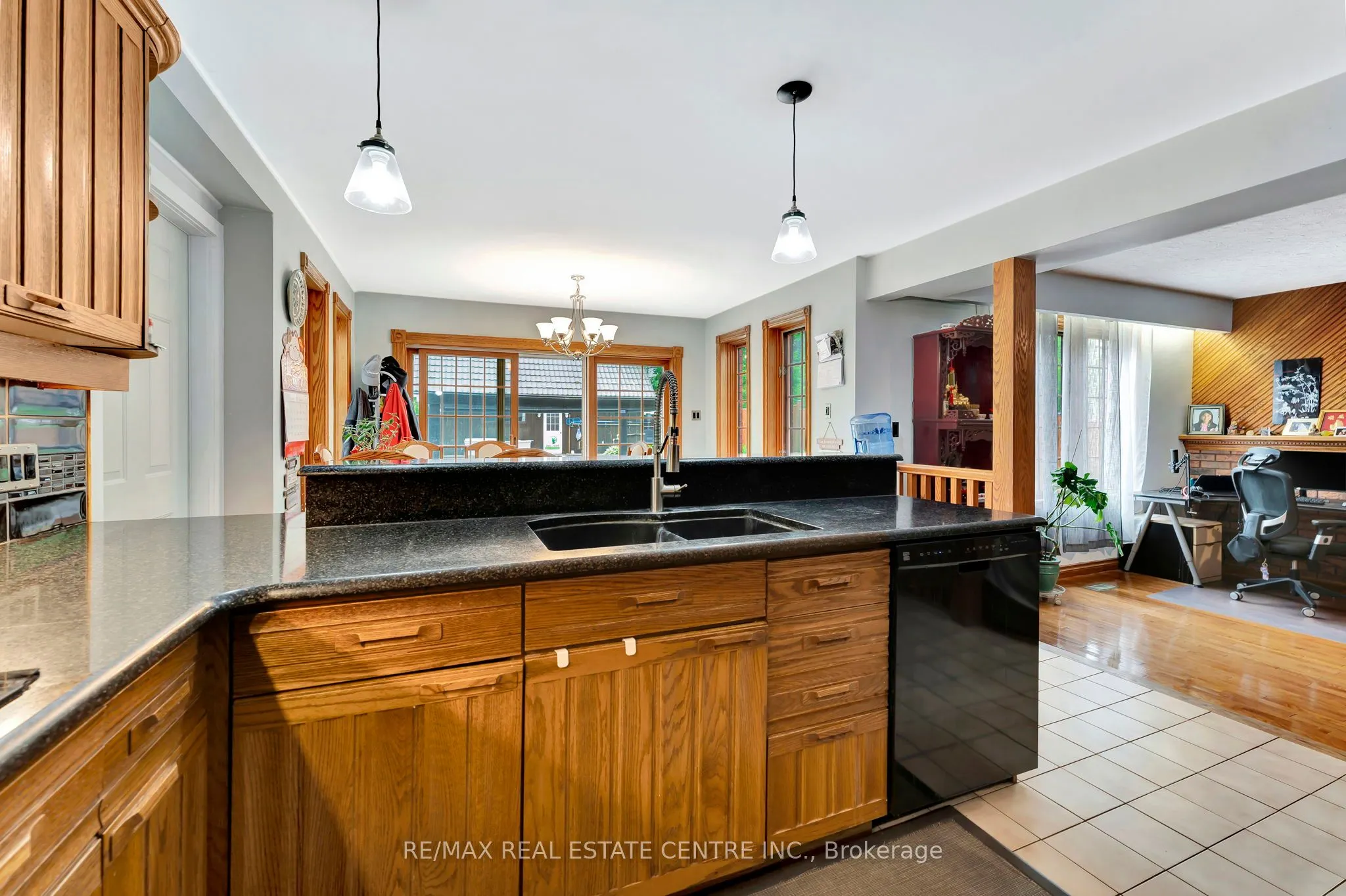 145 ALBERT Street E