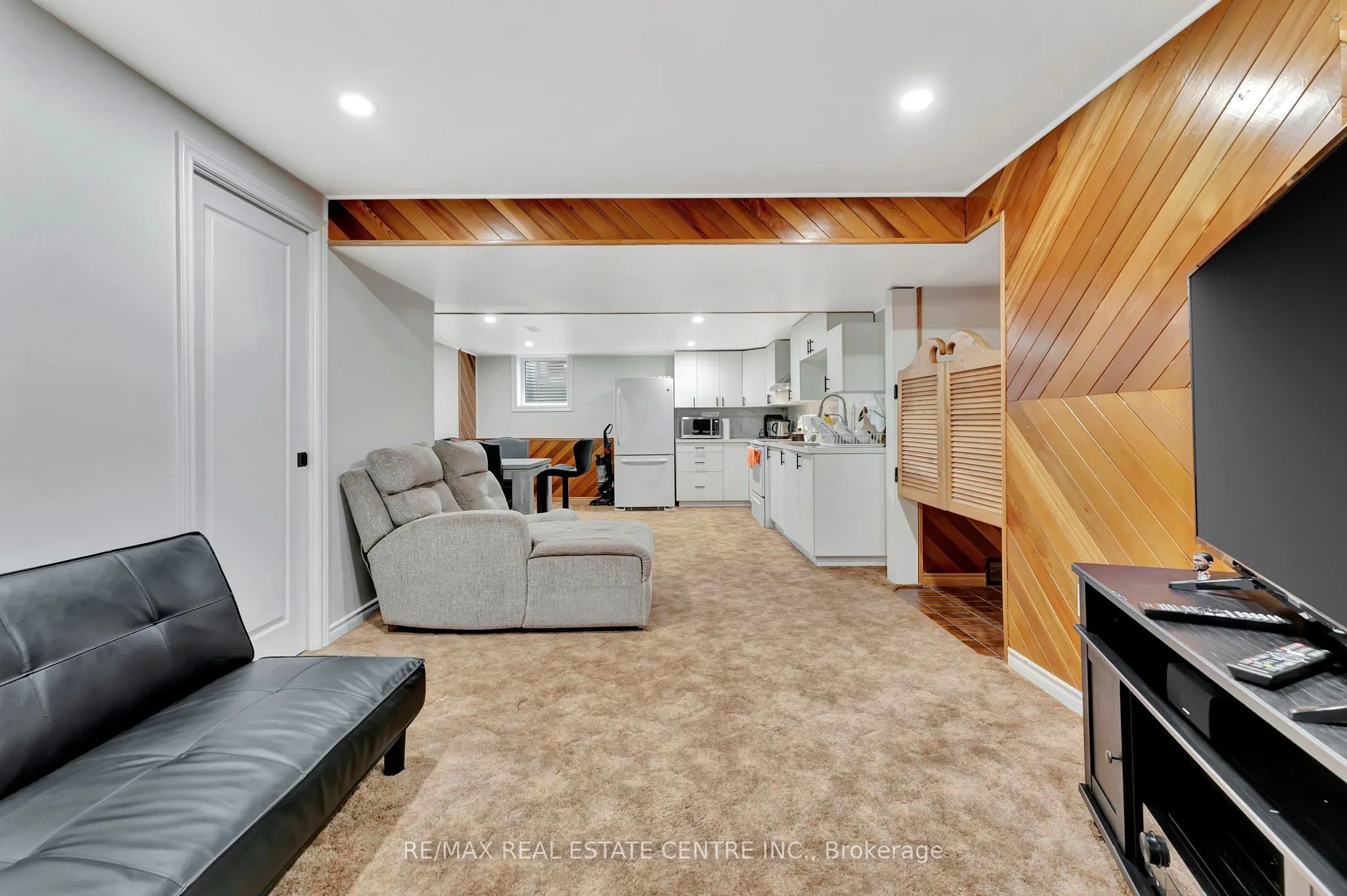 145 ALBERT Street E