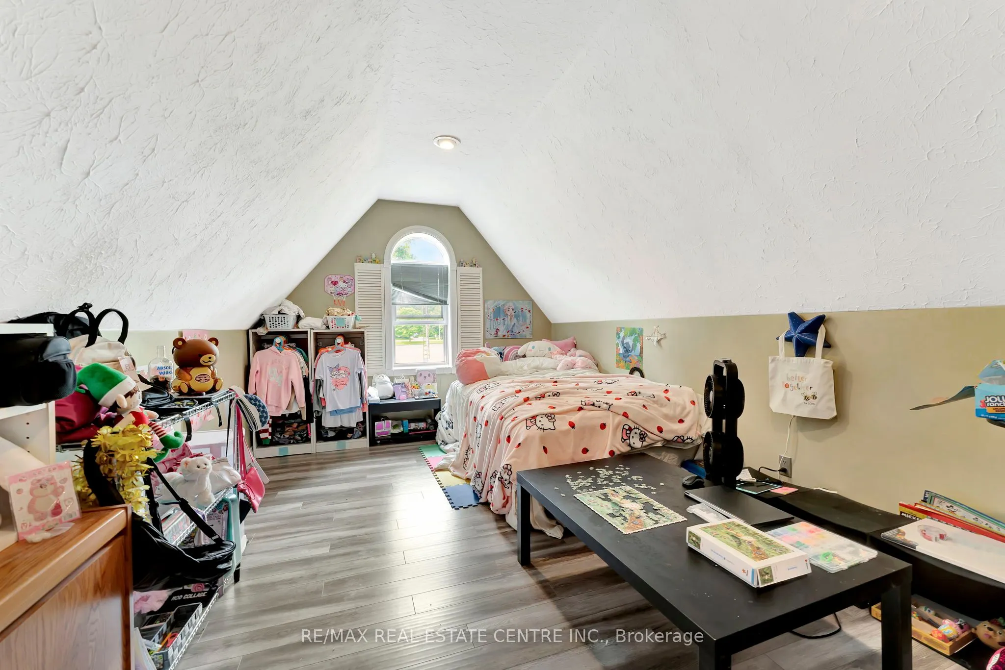 145 ALBERT Street E