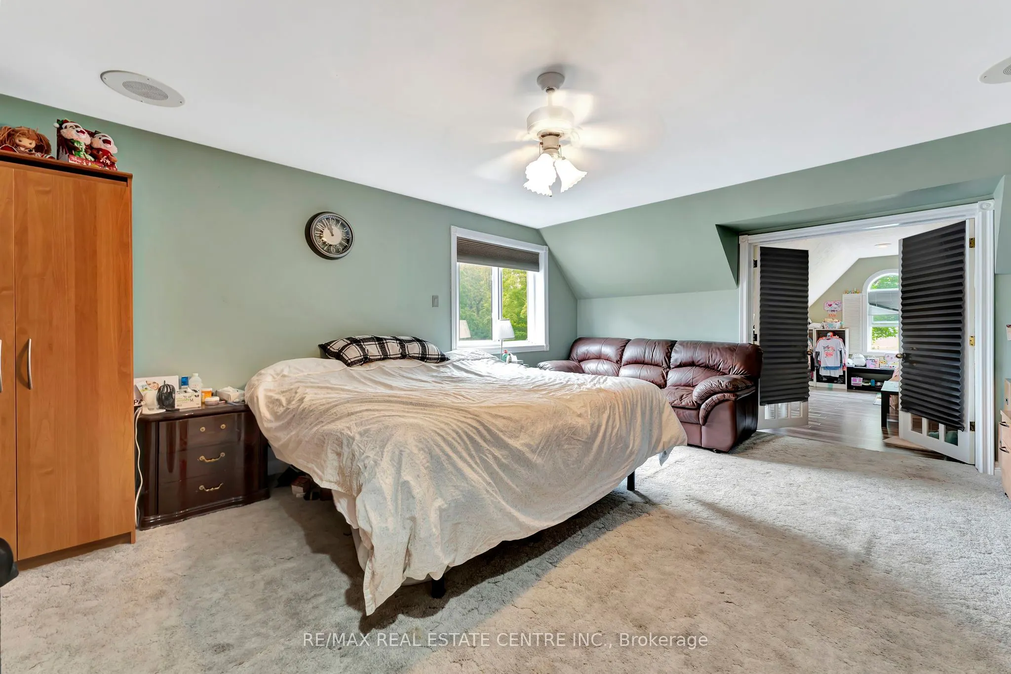 145 ALBERT Street E