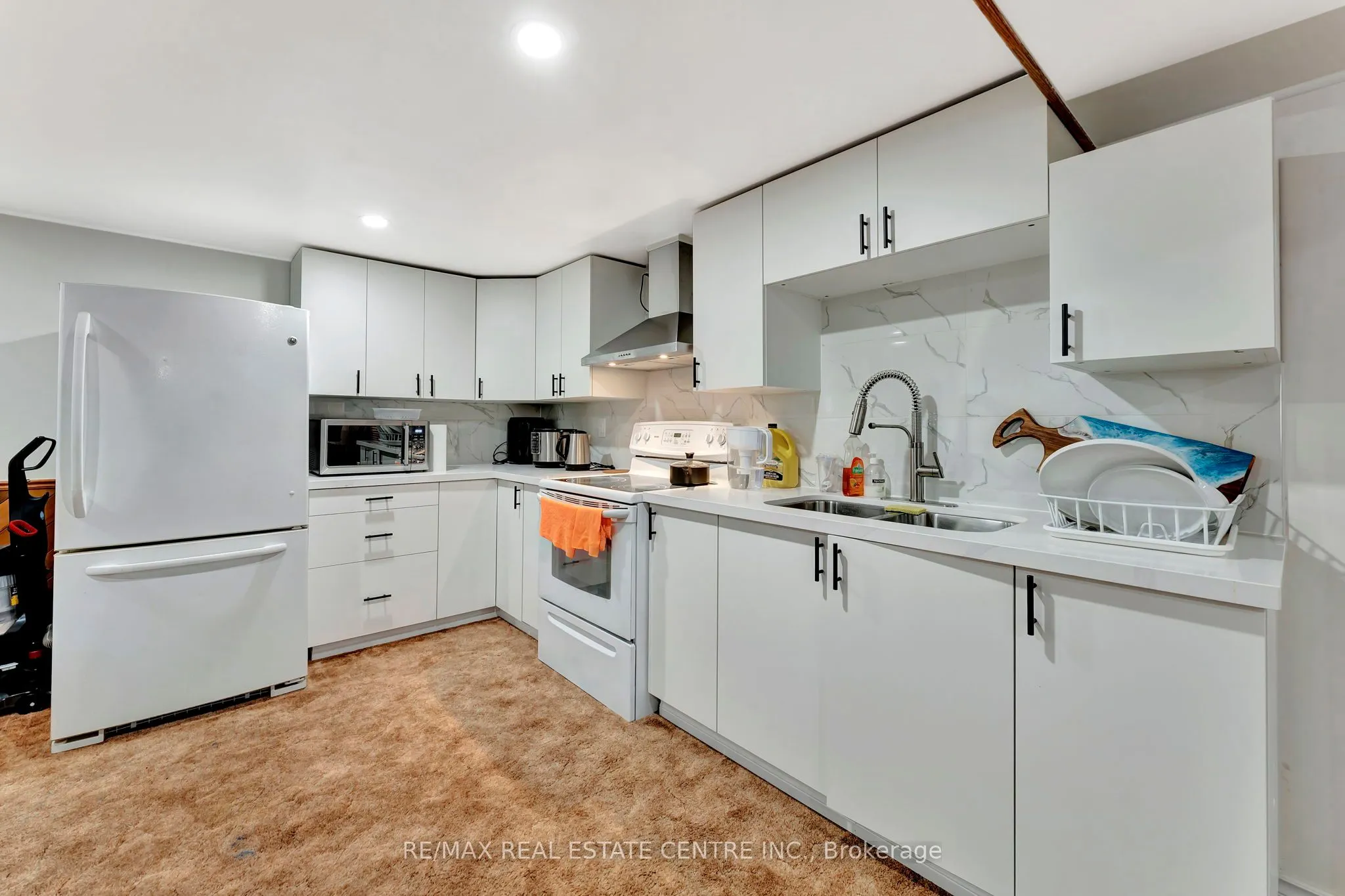 145 ALBERT Street E