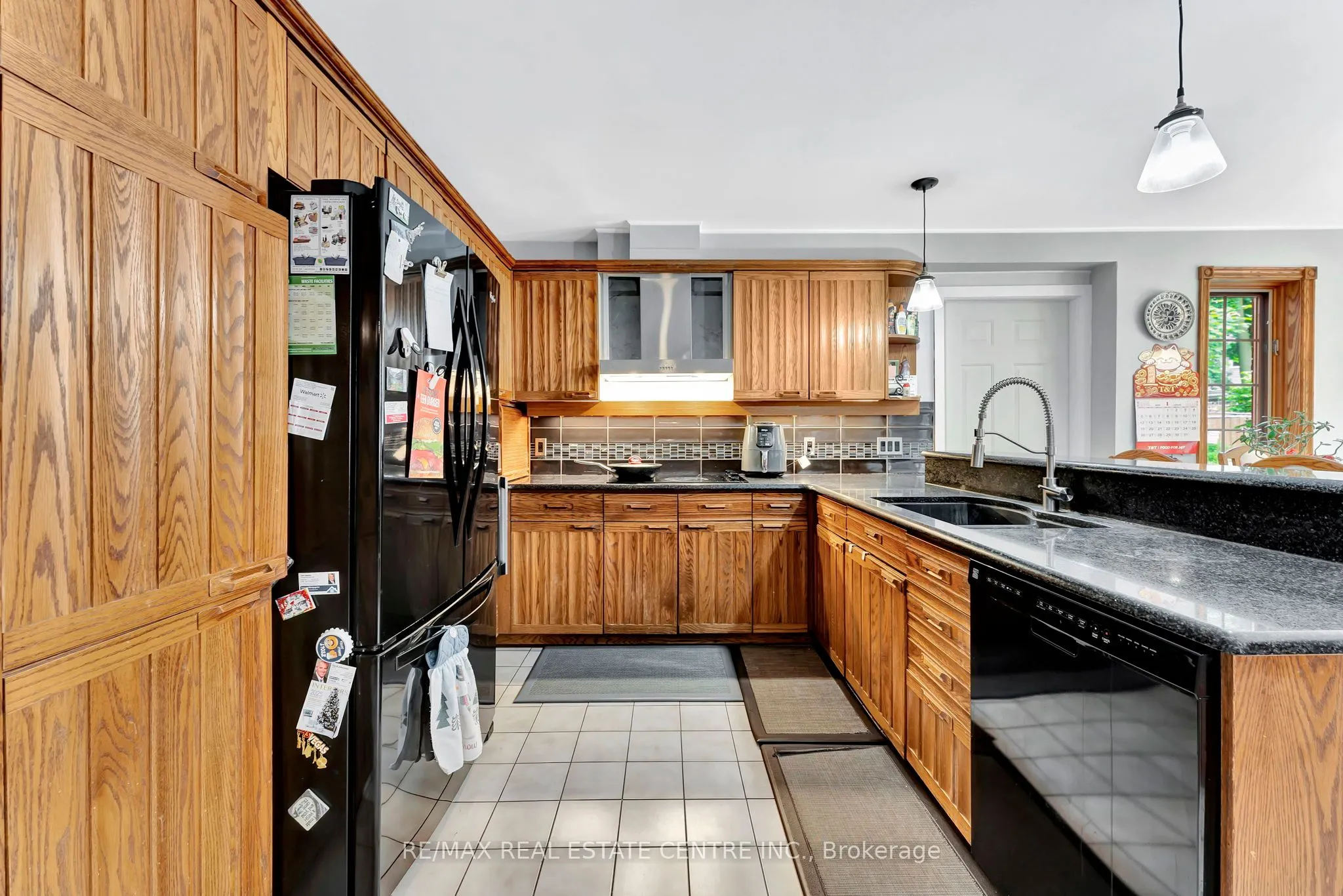 145 ALBERT Street E