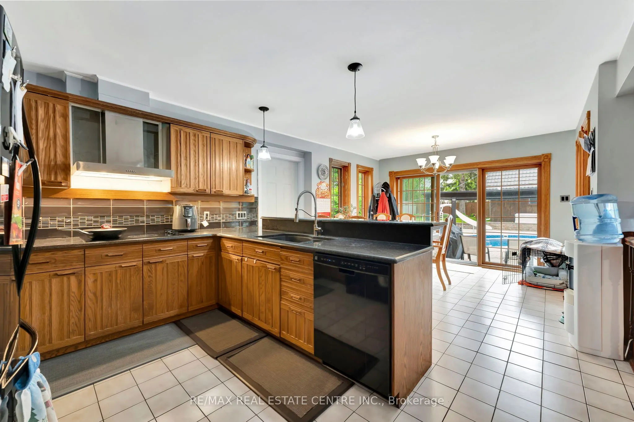 145 ALBERT Street E