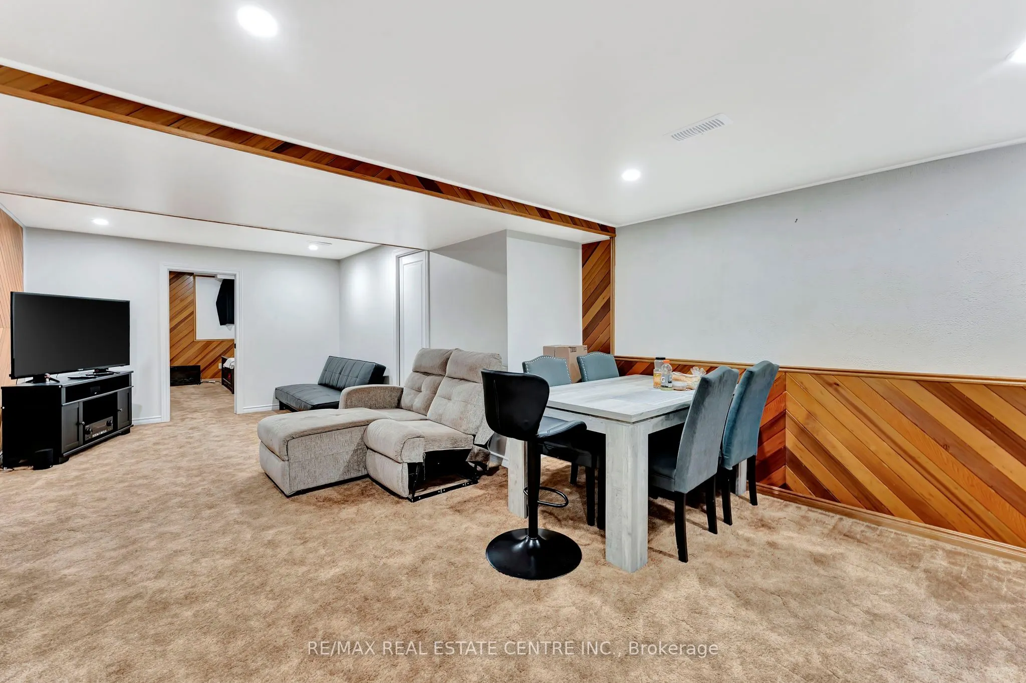 145 ALBERT Street E