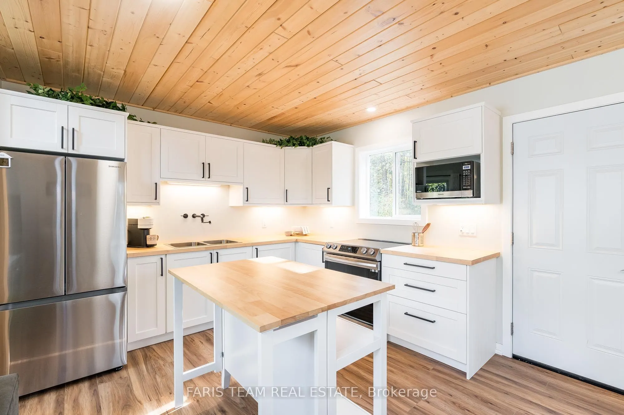 9316 Georgian Bay Shore