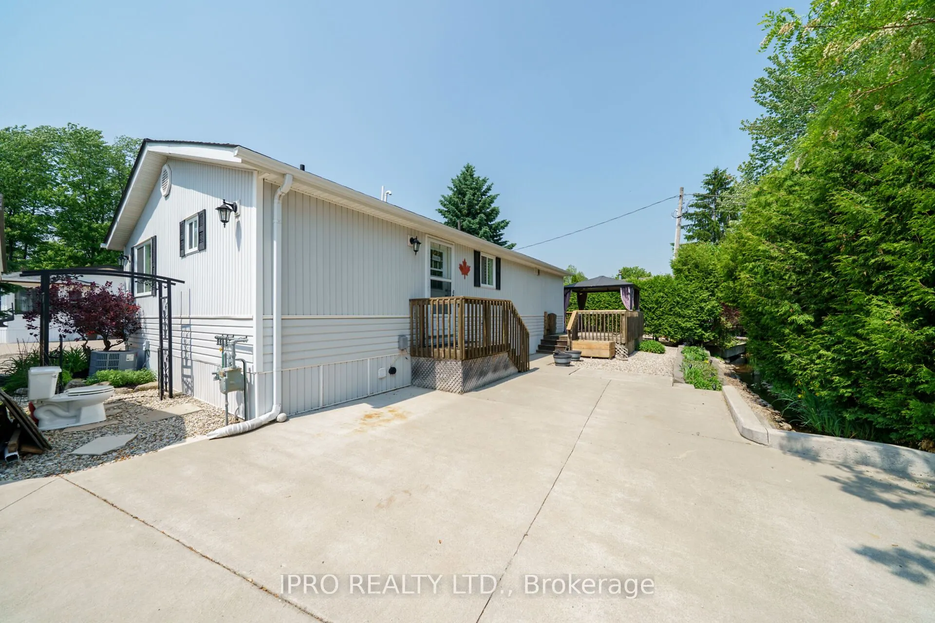 2 Golden Pond Road Pvt Road