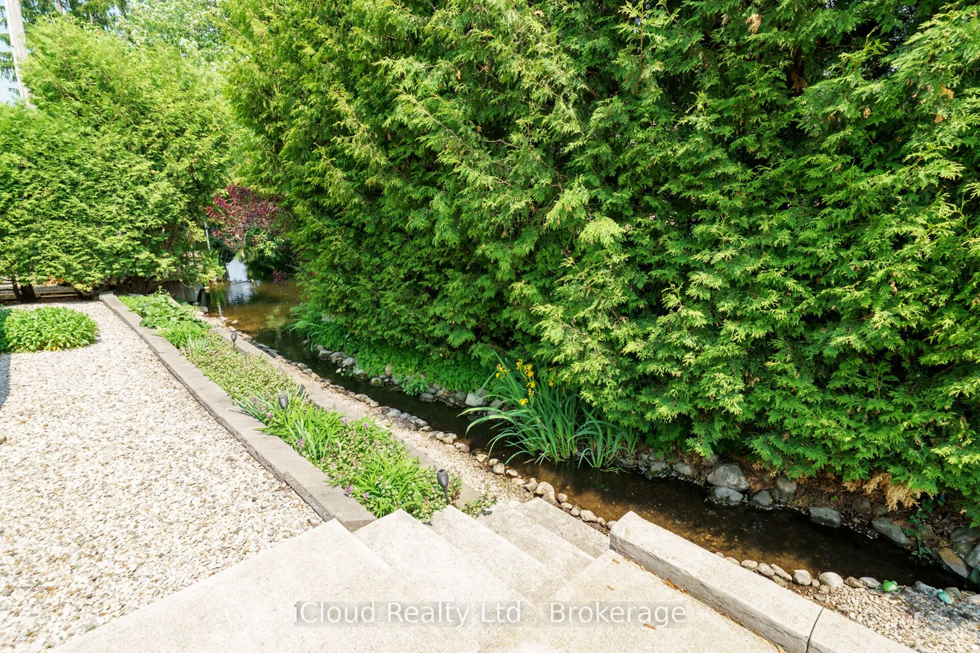 2 Golden Pond Road Pvt Road