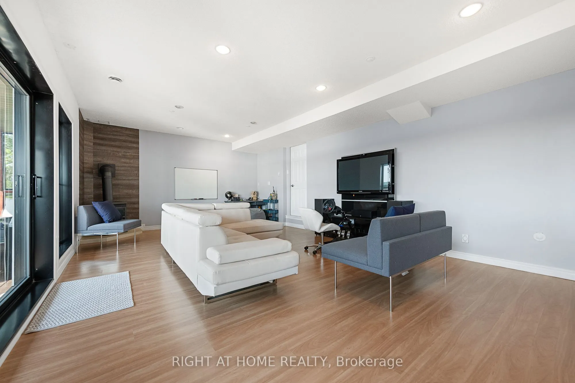 2120 Du Chateau Avenue