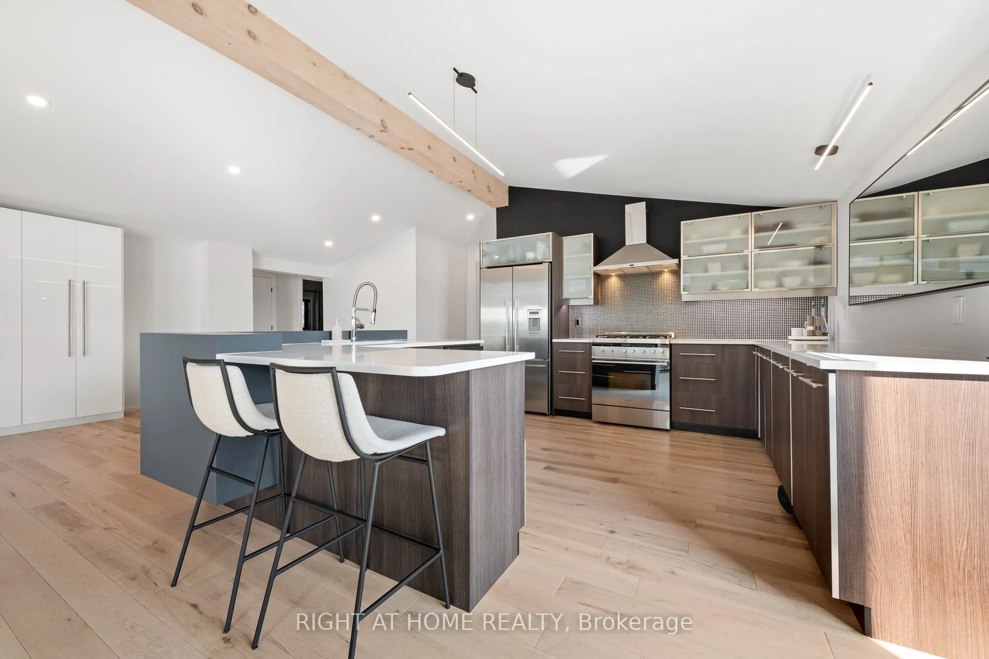 2120 Du Chateau Avenue