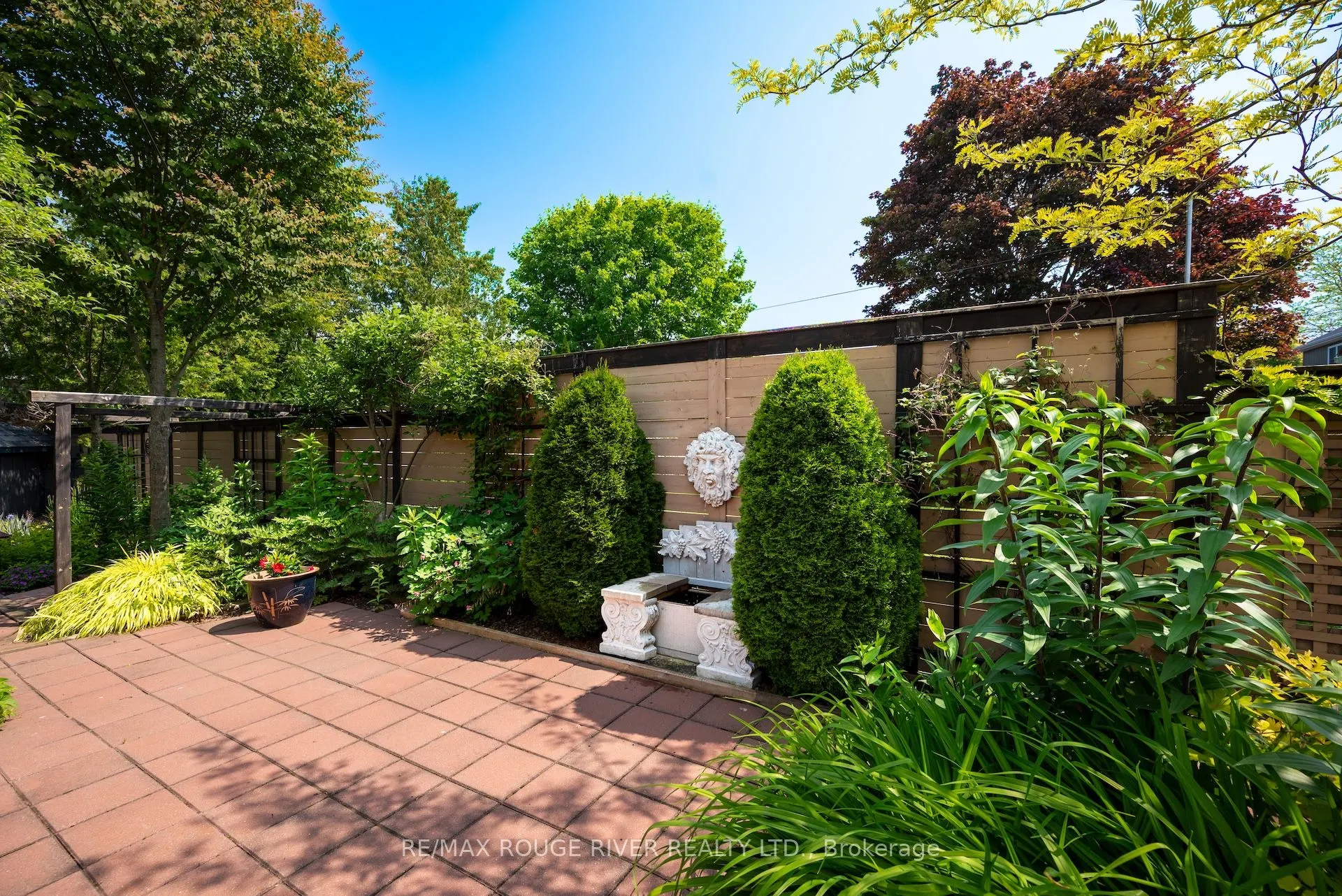 546 Lakeshore Road