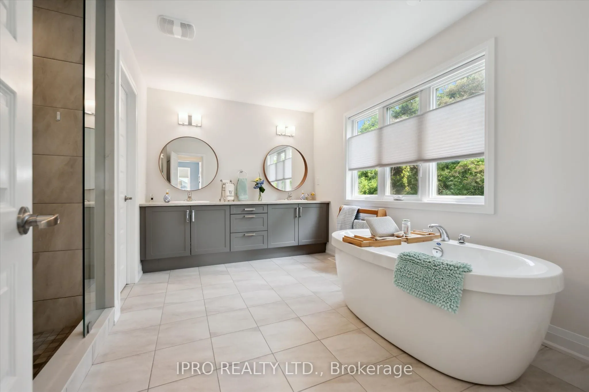 141 Mcfarlane Crescent