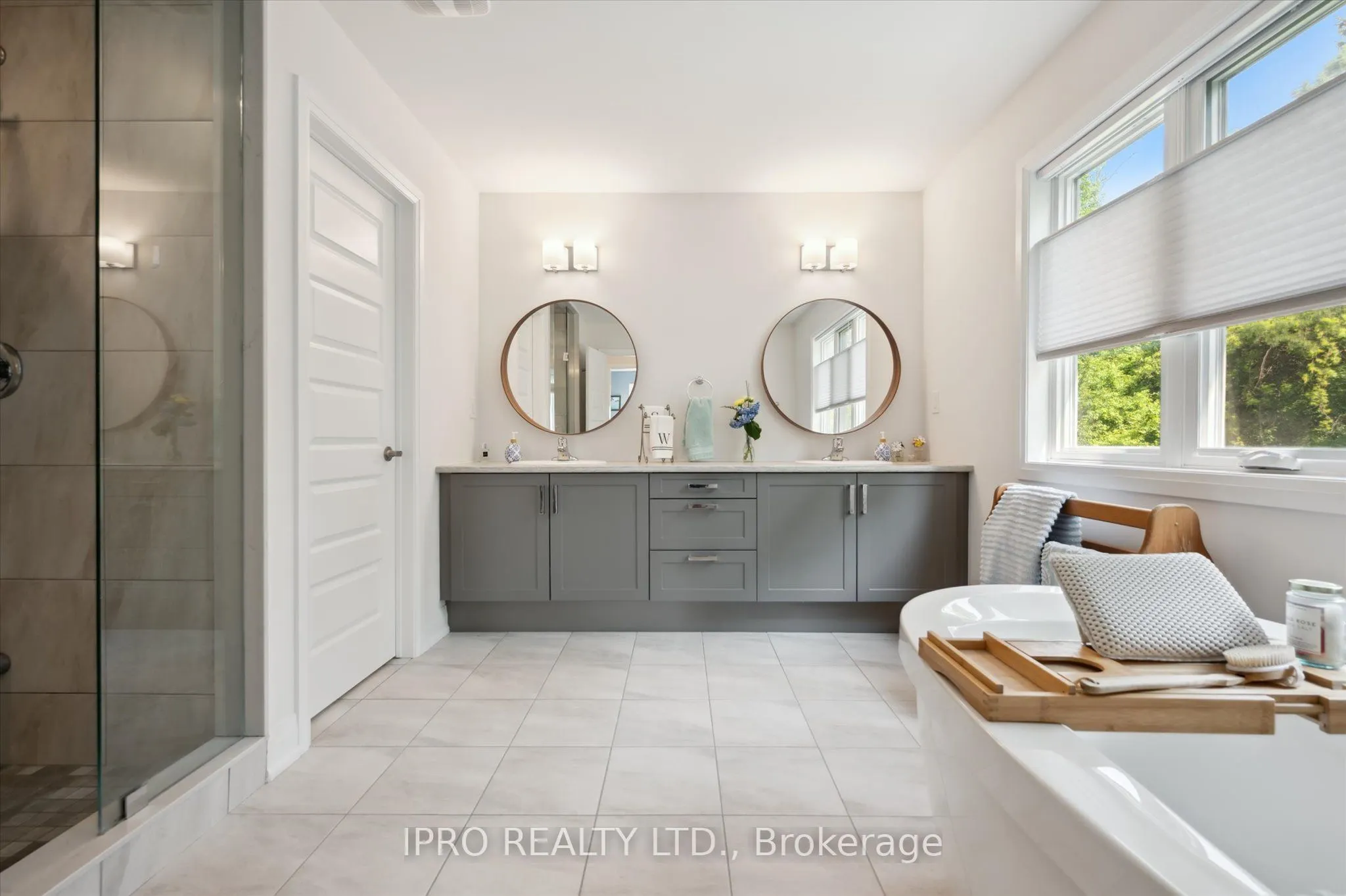 141 Mcfarlane Crescent