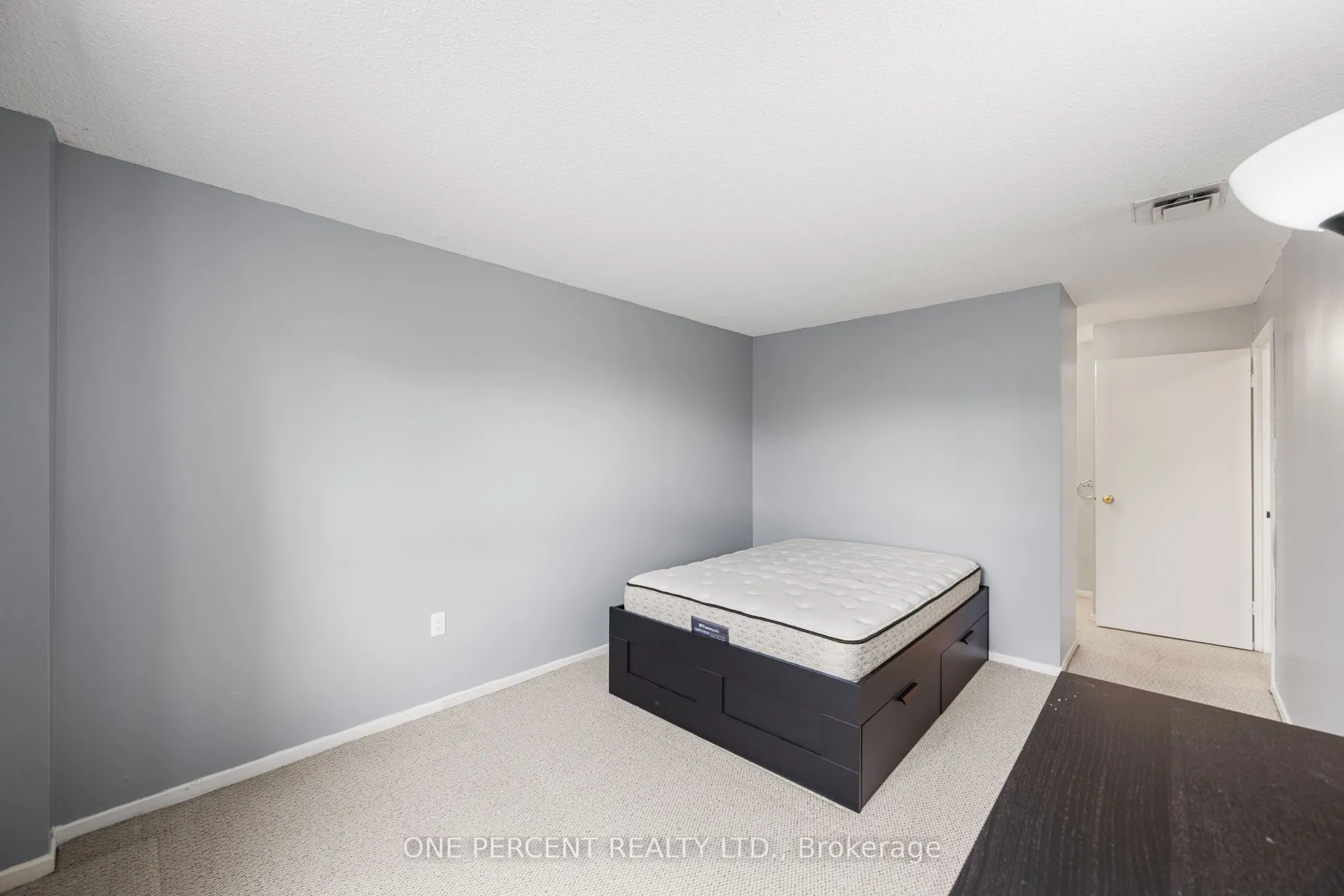 373 Laurier Avenue E, #201