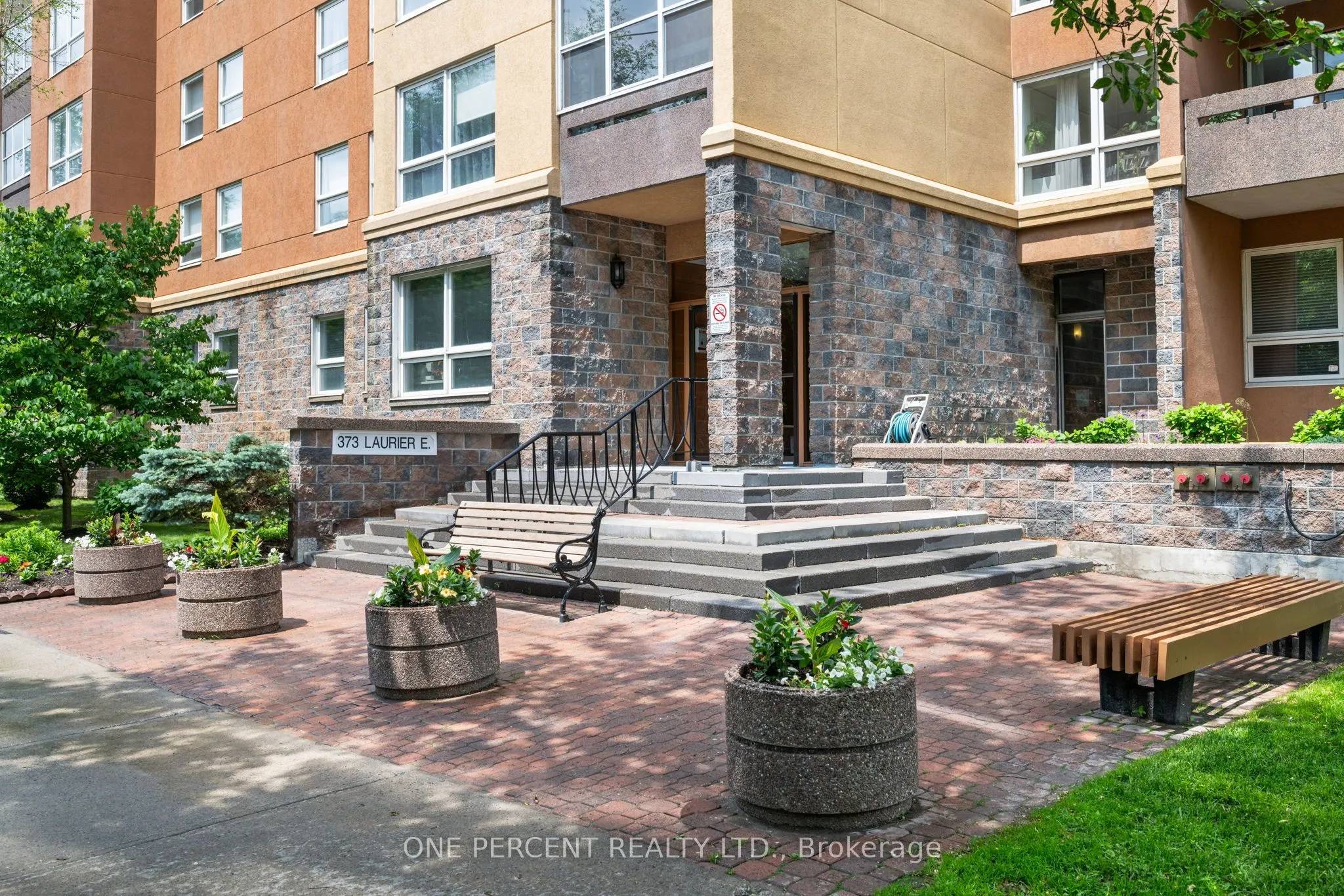 373 Laurier Avenue E, #201