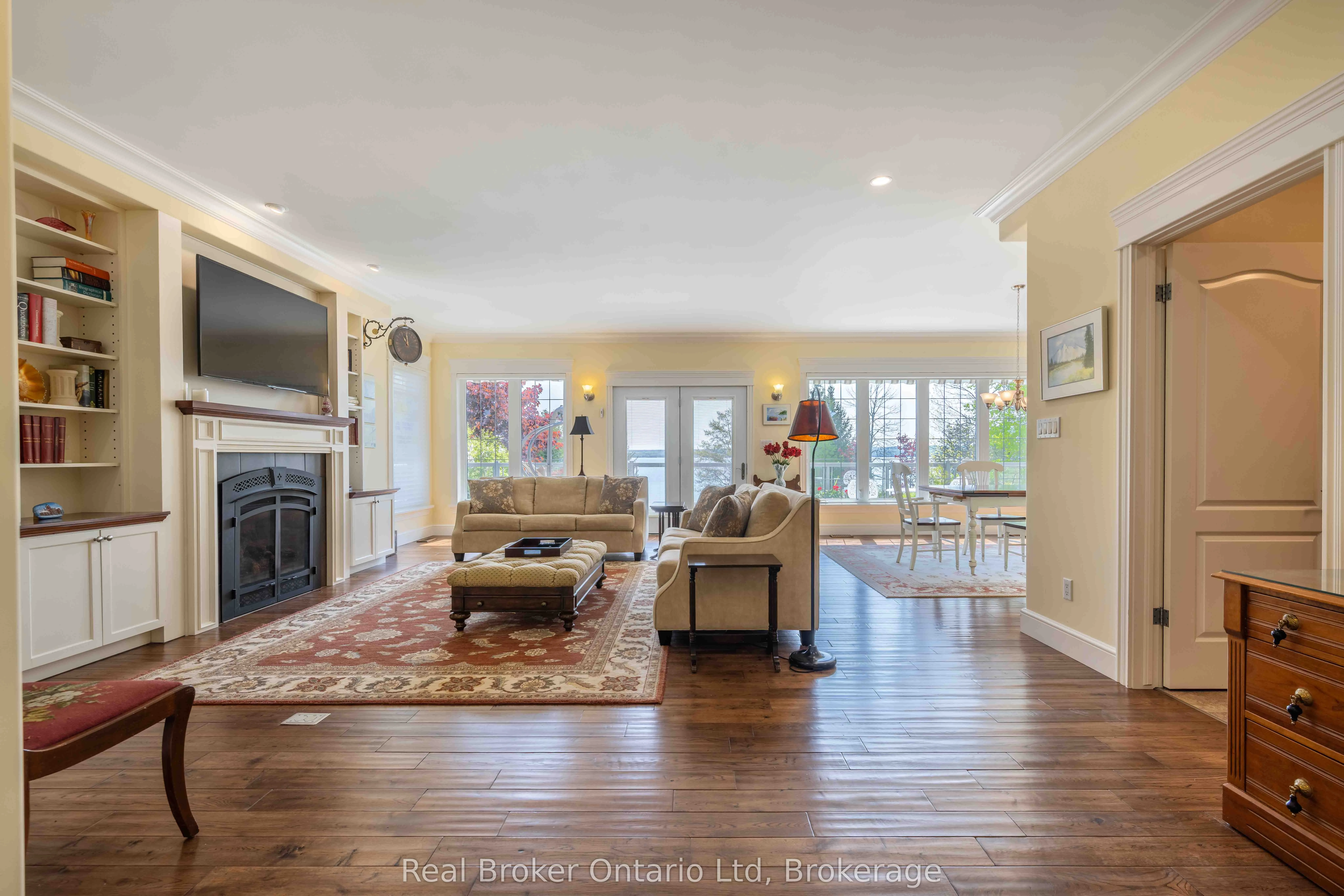 361 Balmy Beach Road