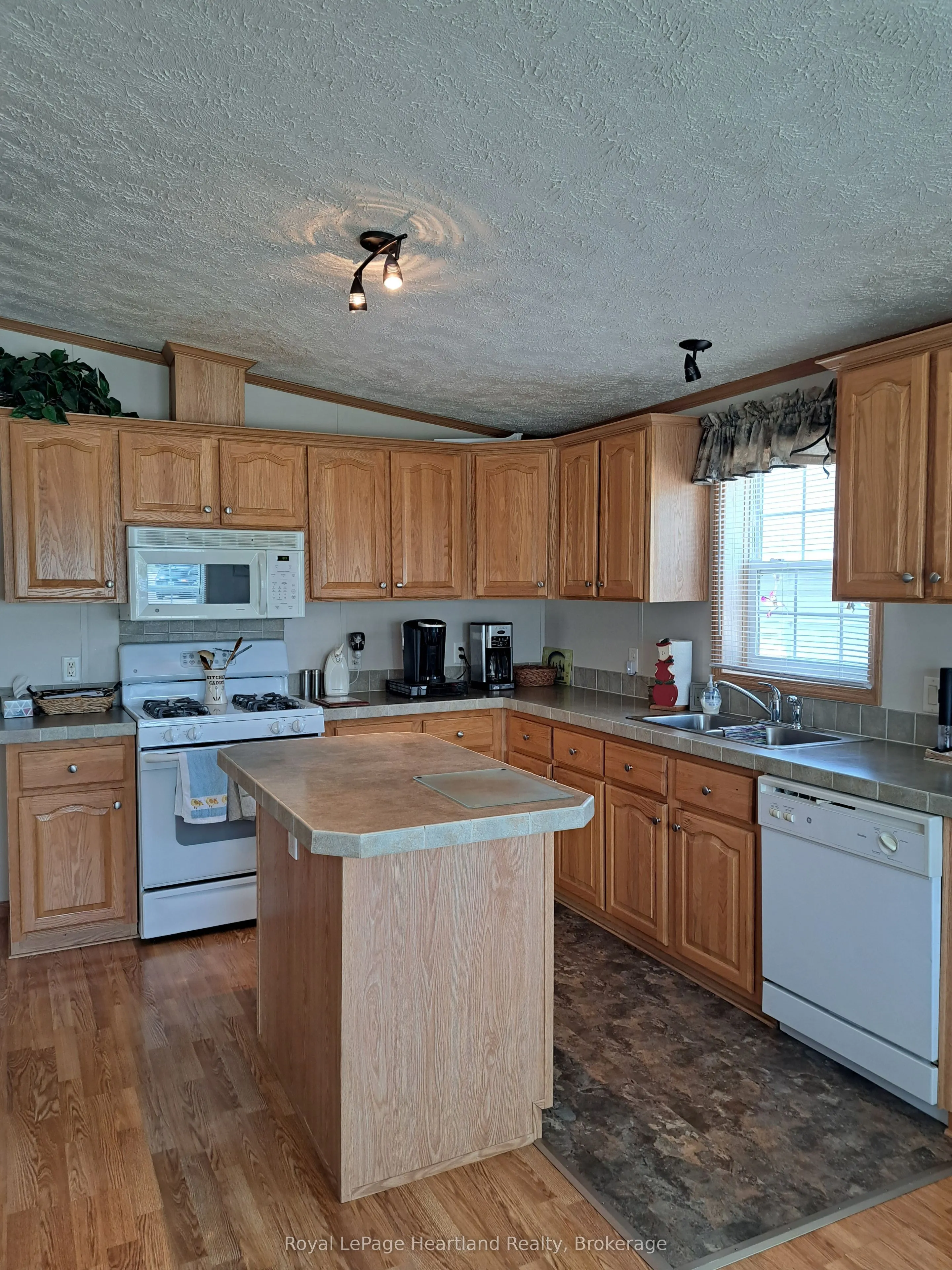469 Richard Crescent