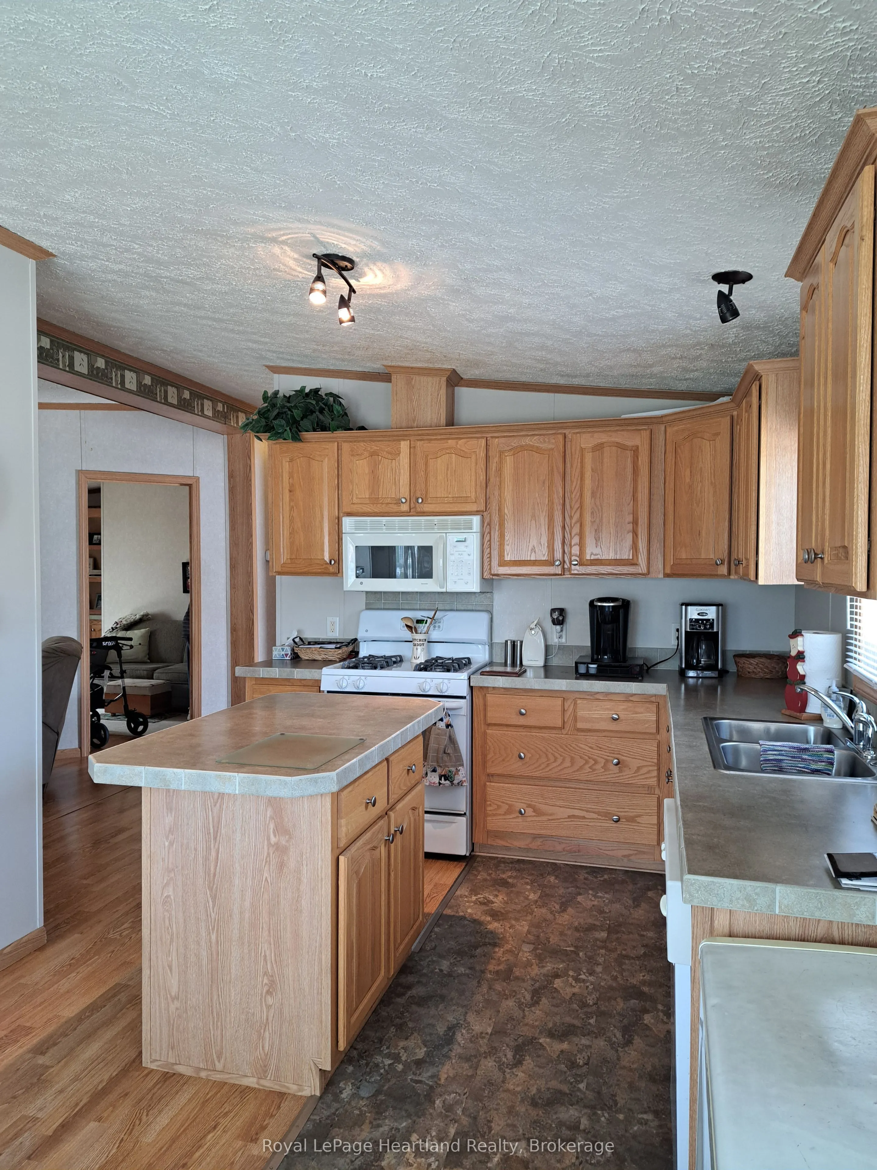 469 Richard Crescent