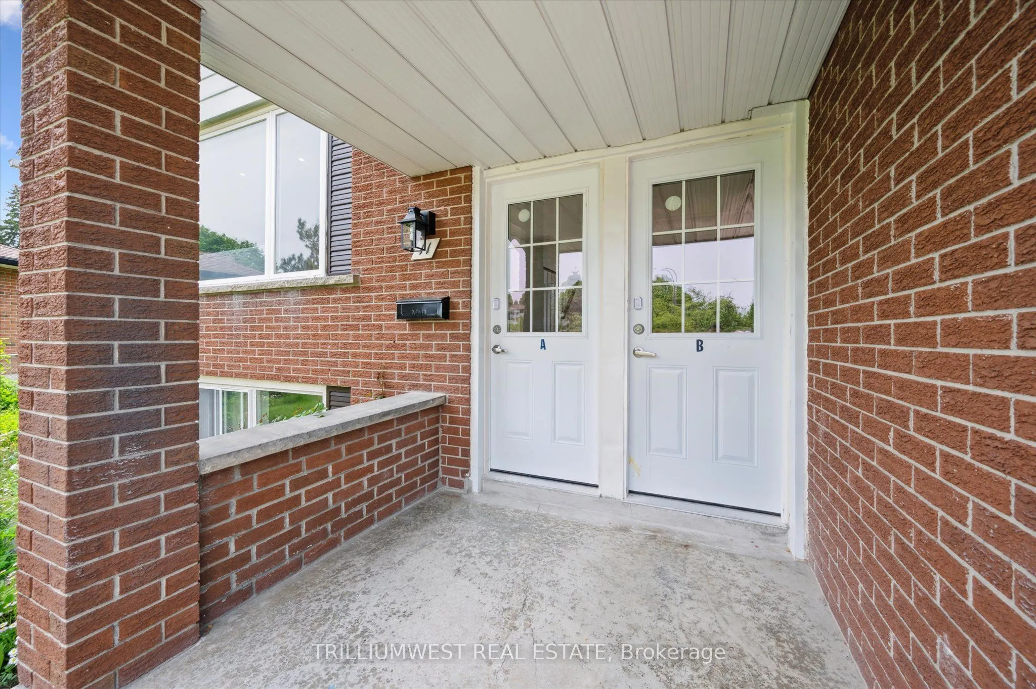 11 Van Horne Place