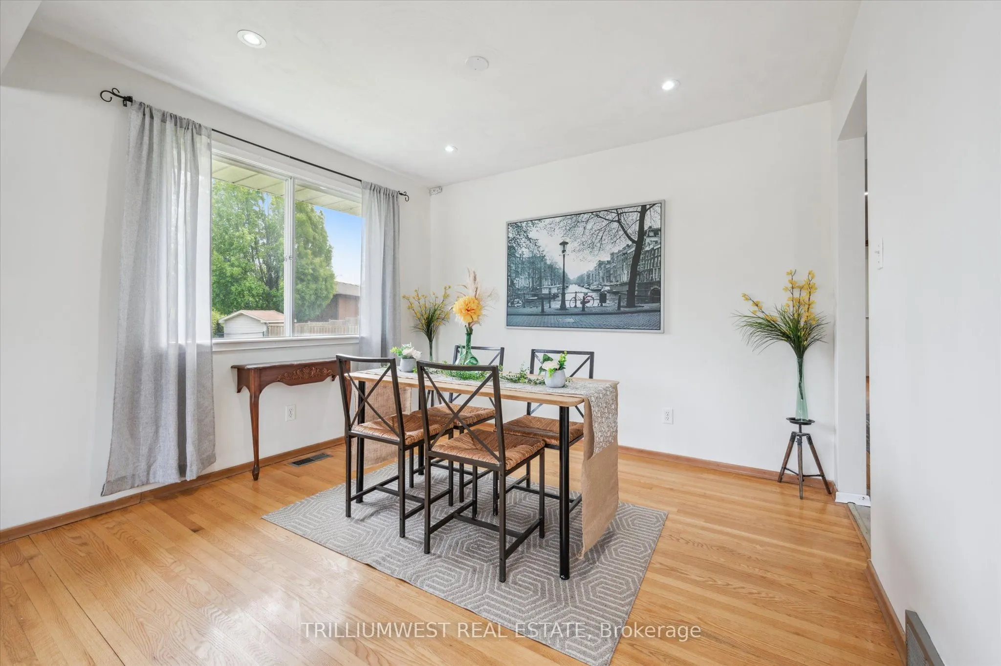 11 Van Horne Place