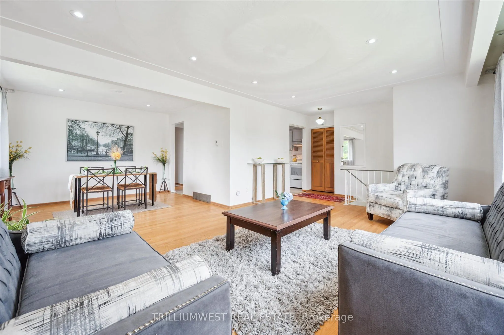 11 Van Horne Place