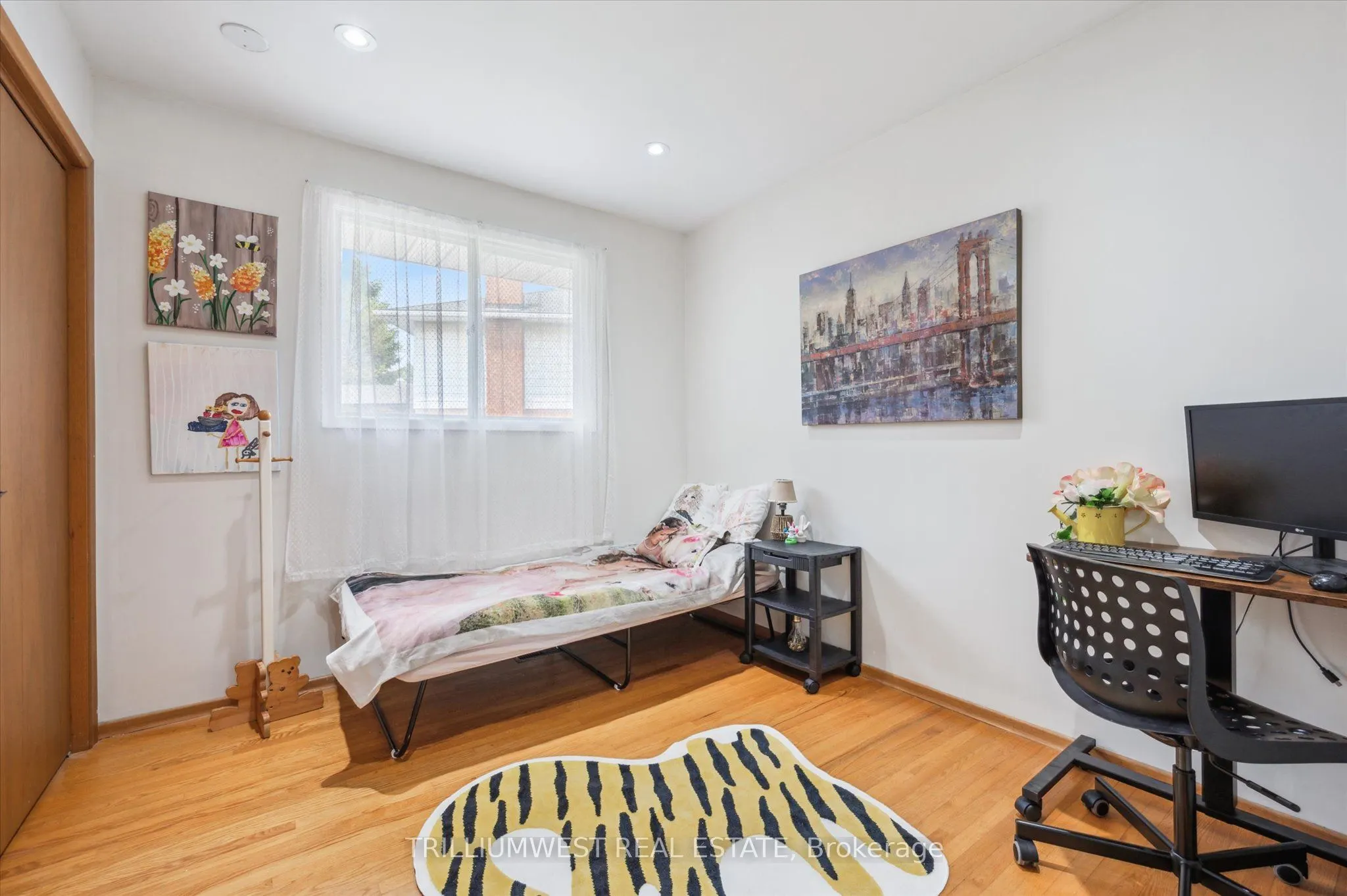11 Van Horne Place
