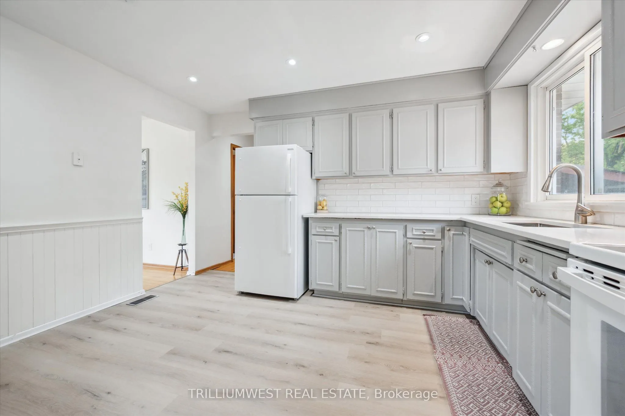 11 Van Horne Place