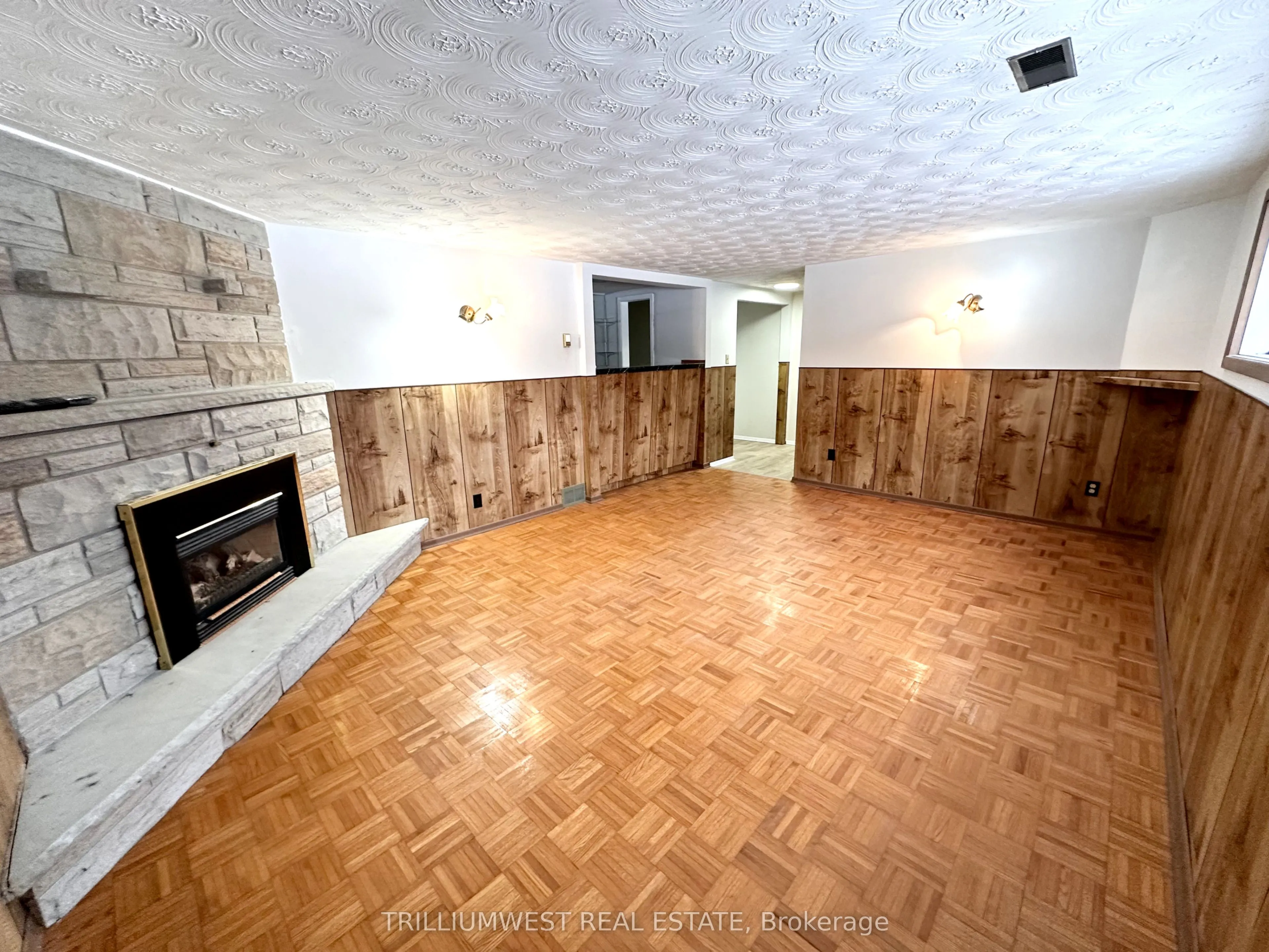11 Van Horne Place