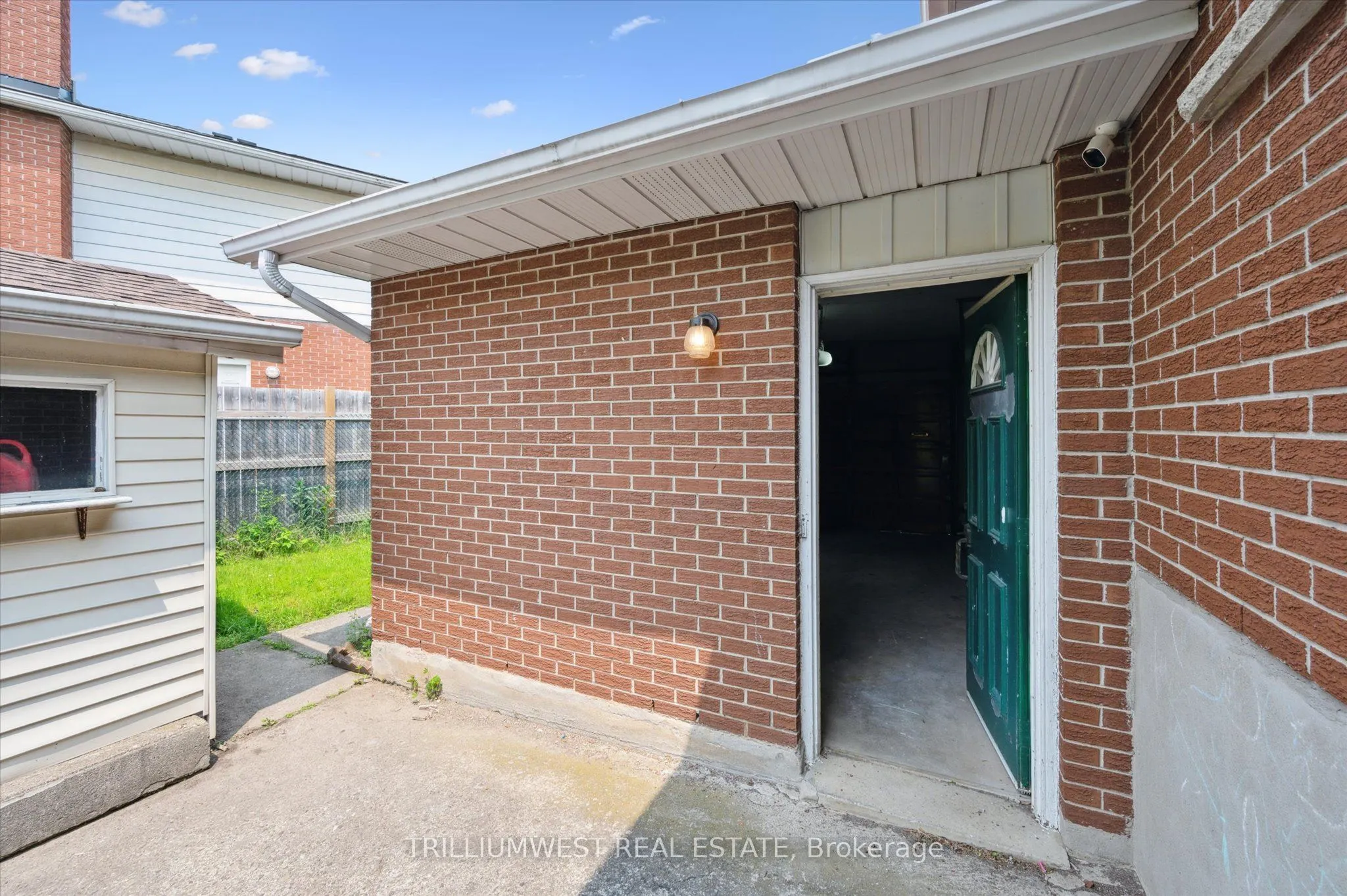 11 Van Horne Place