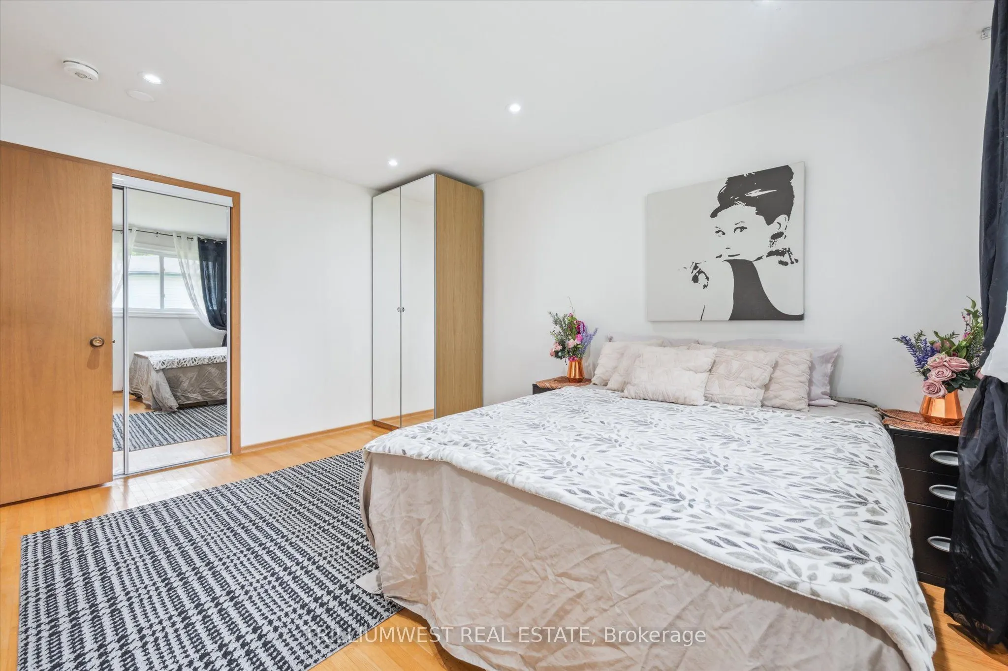 11 Van Horne Place