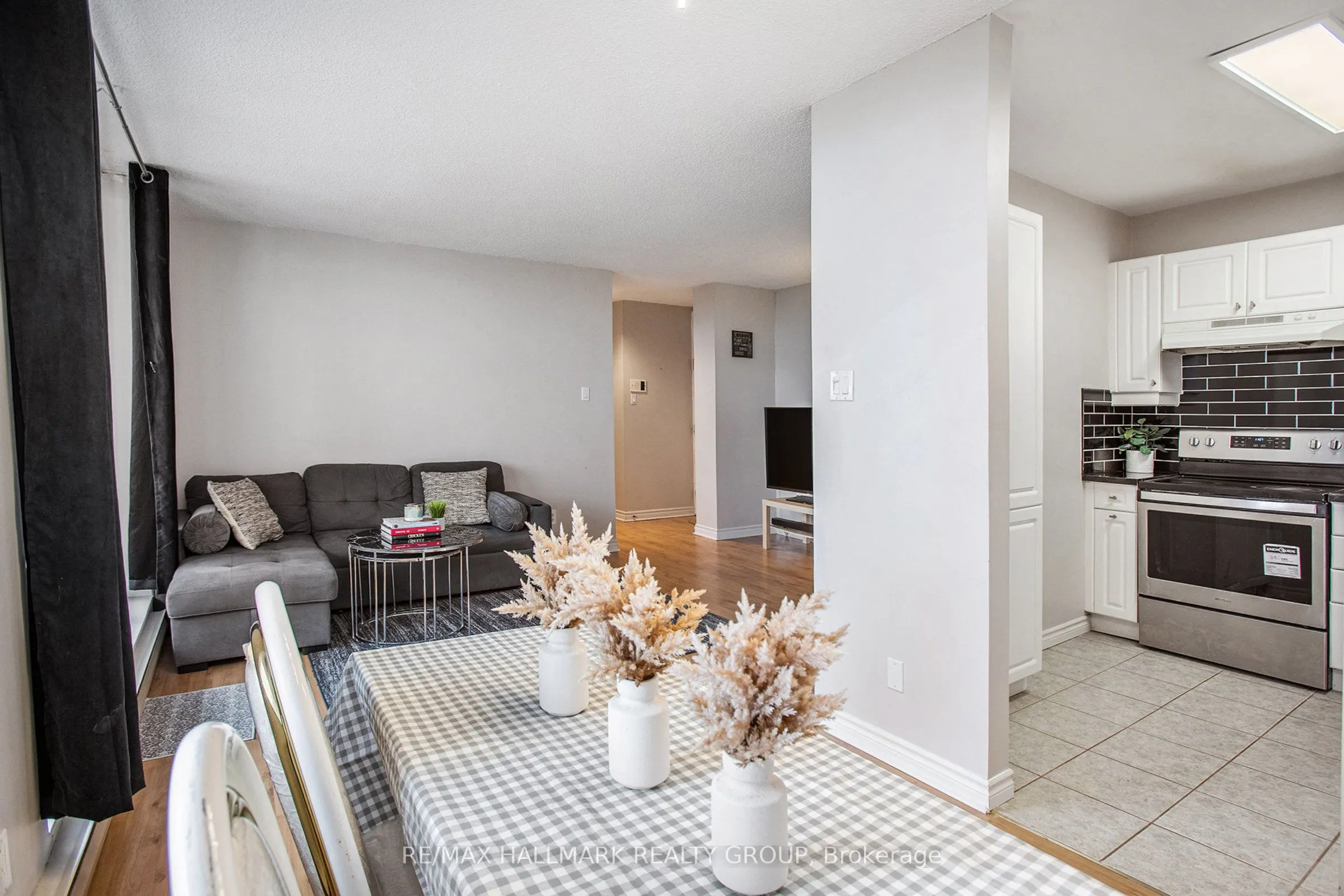 2000 Jasmine Crescent, #1508