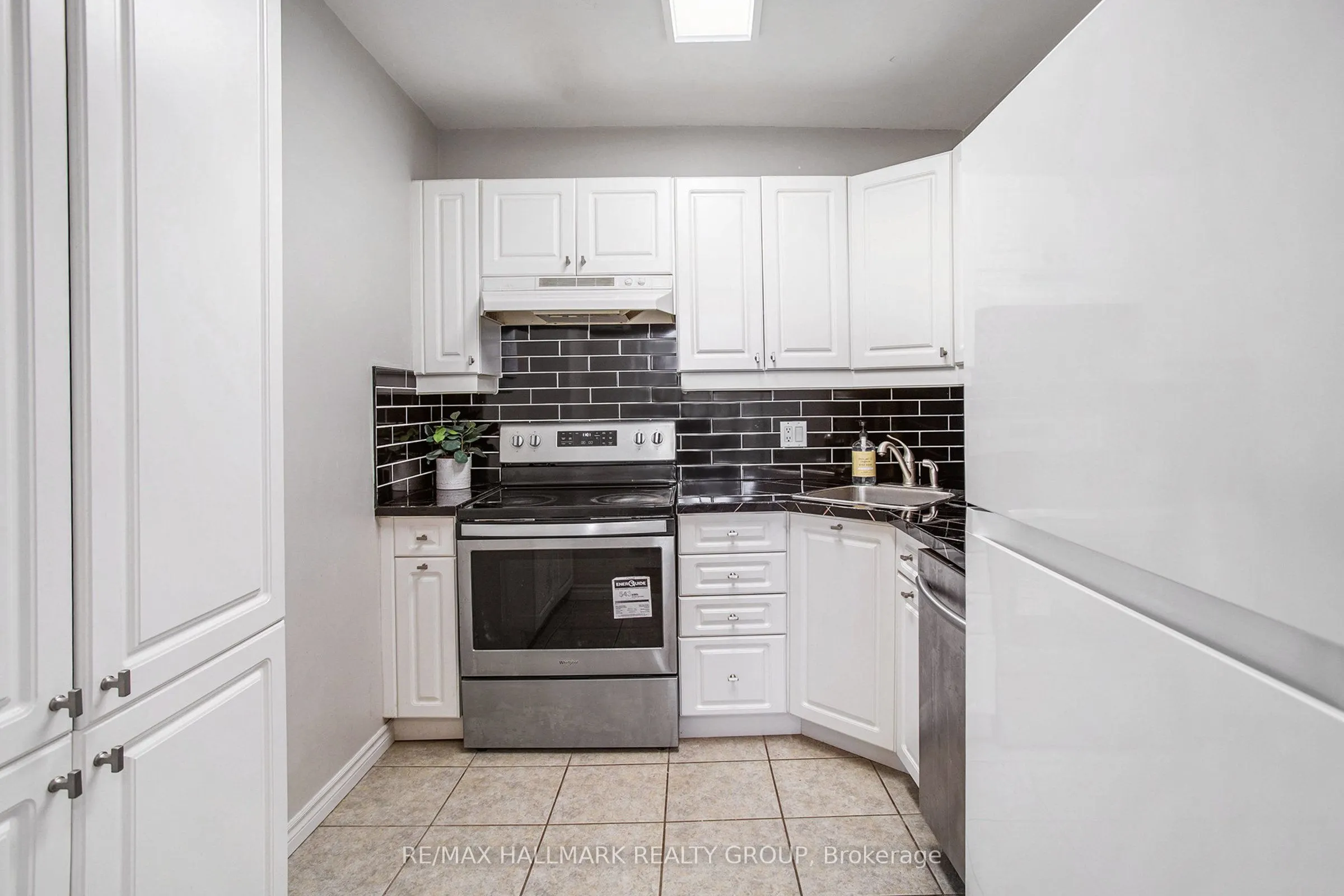 2000 Jasmine Crescent, #1508