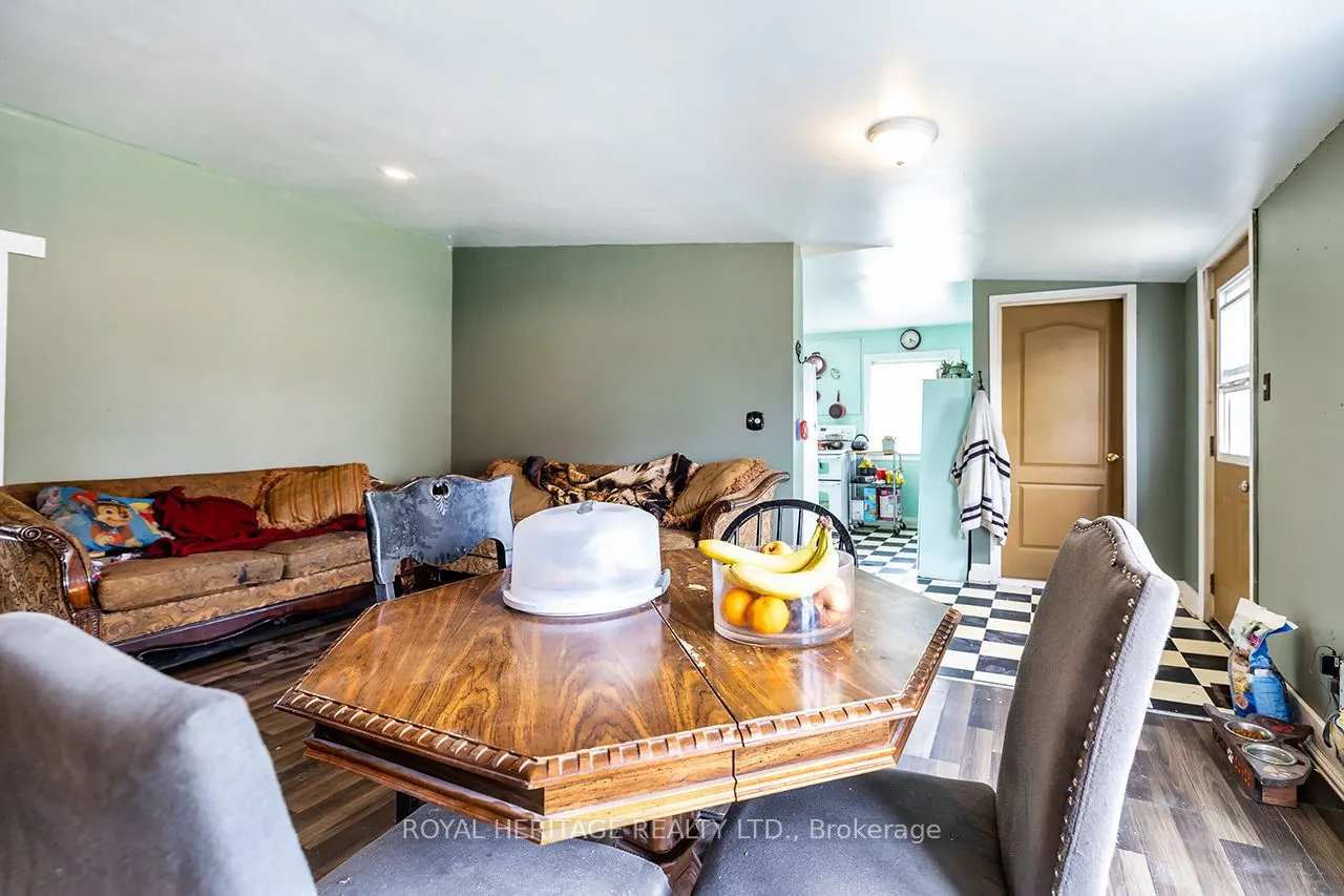 833 Woodville Road